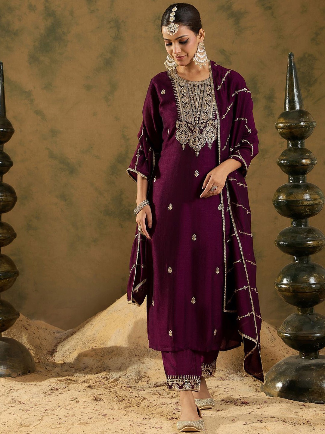 

Indo Era Ethnic Floral Embroidered Zari Work Detail Regular Sleeves Round Neck Kurta Set, Burgundy
