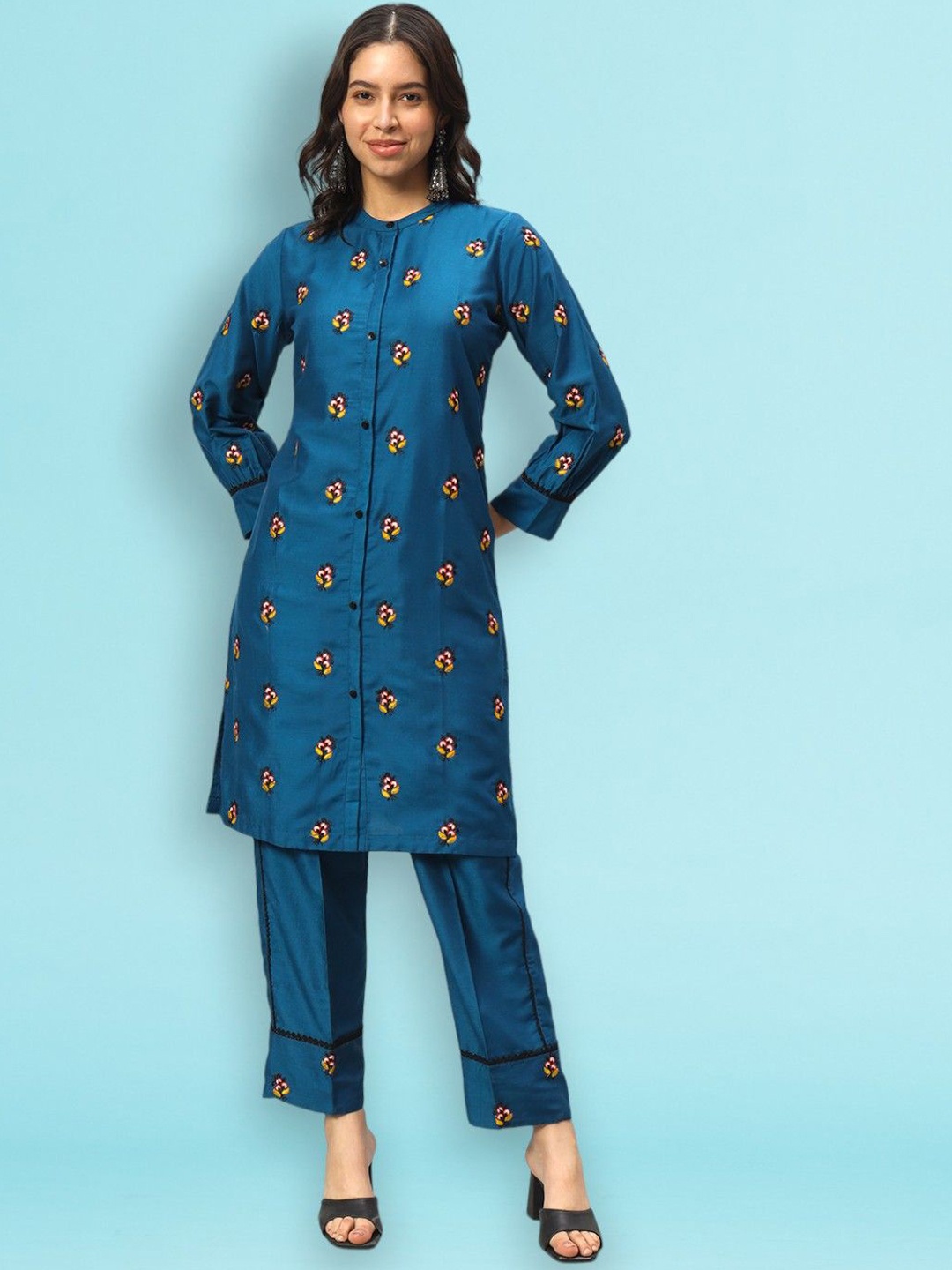 

Growish Floral Embroidered Mandarin Collar Tunic With Trousers, Blue