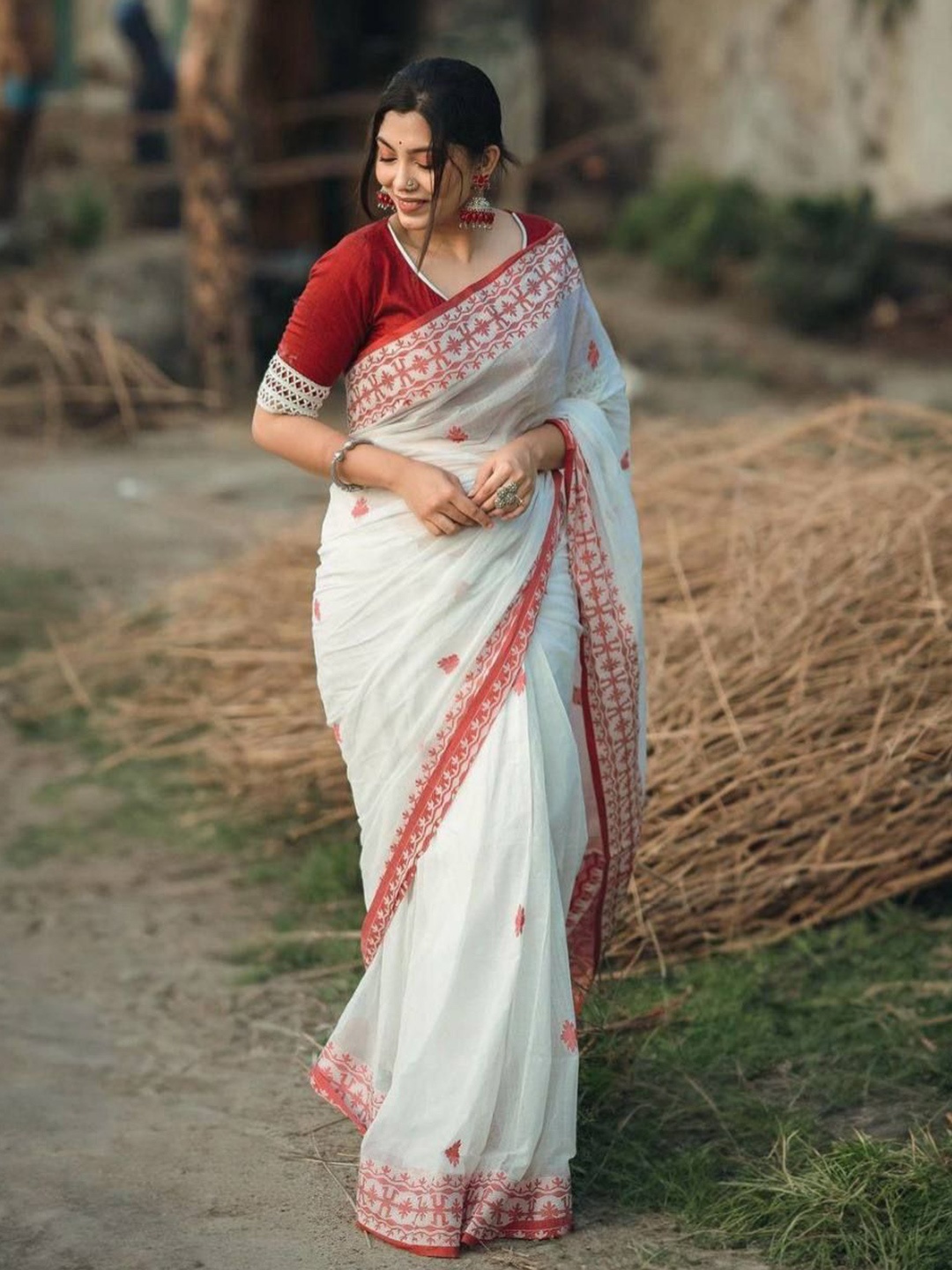 

Mitera Woven Design Saree, White