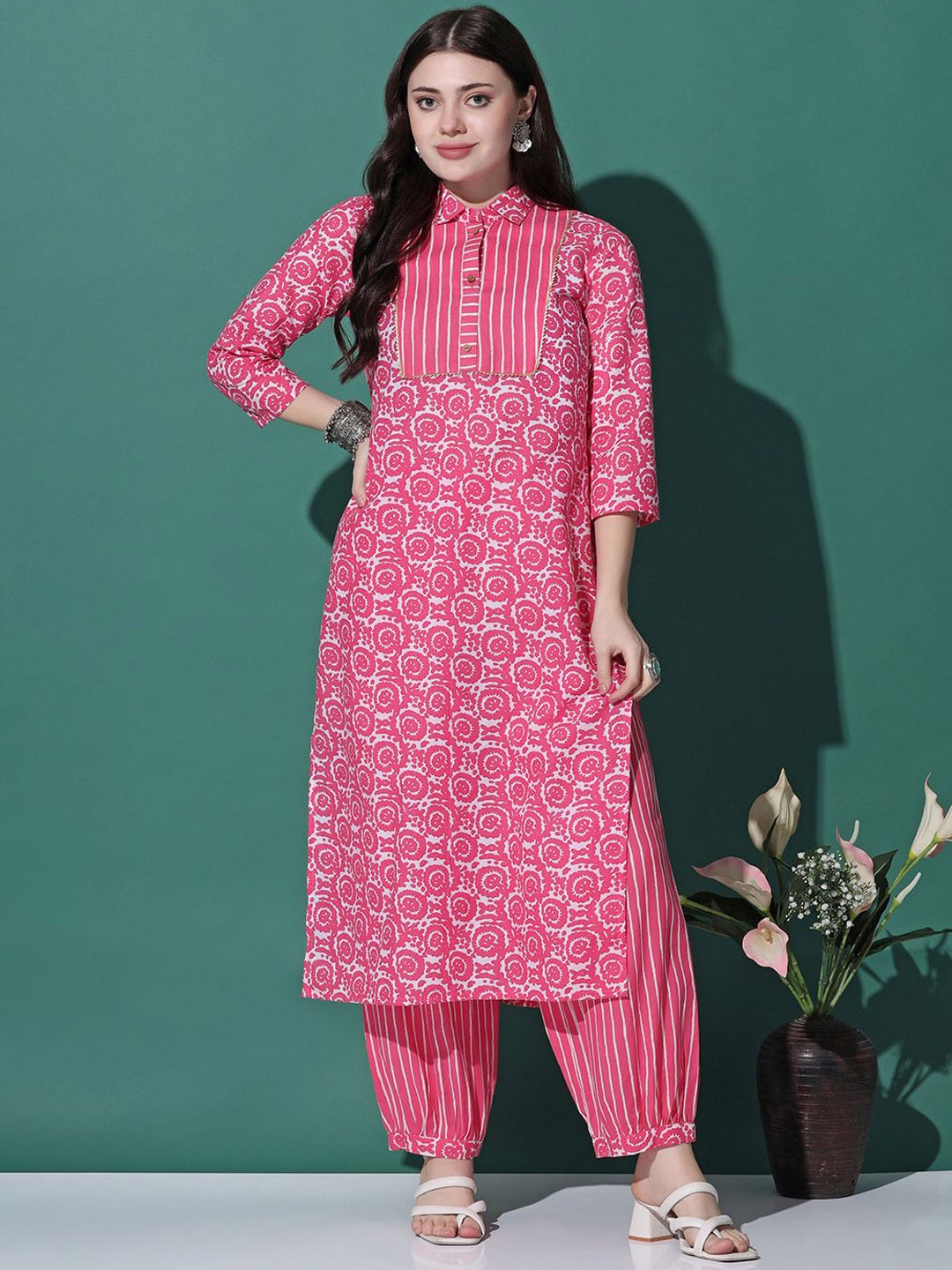 

BAESD Floral Printed Gotta Patti Straight Kurta With Salwar, Pink