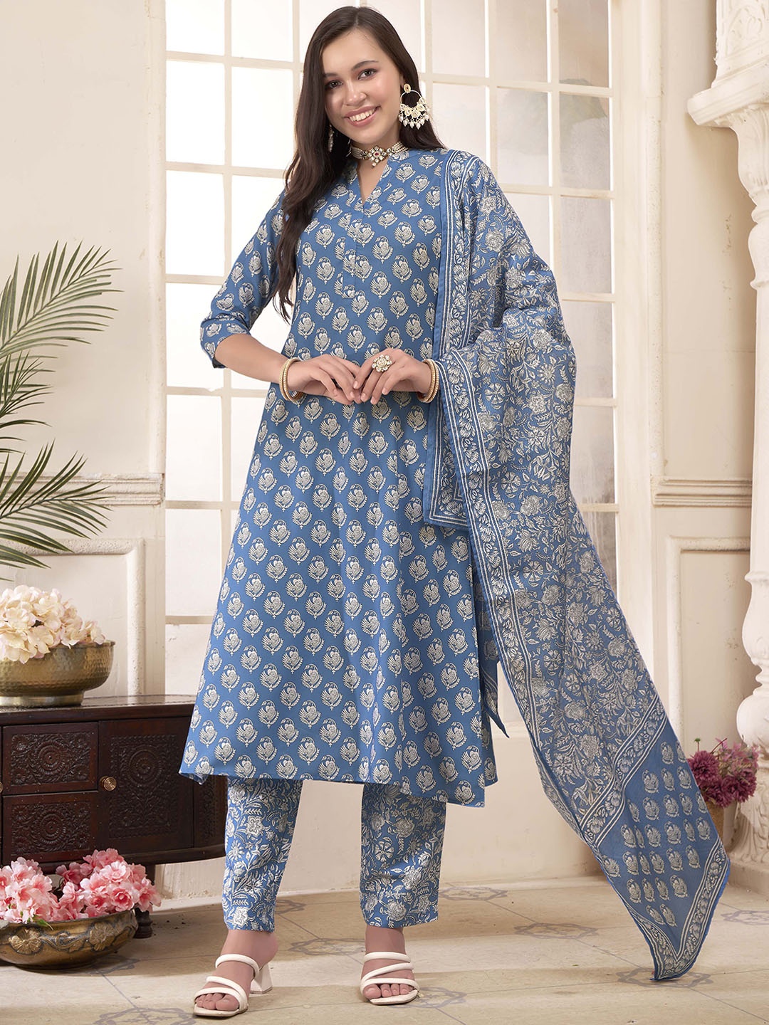 

Anouk Rustic Floral Printed Regular A-Line Kurta with Trousers & Dupatta, Blue