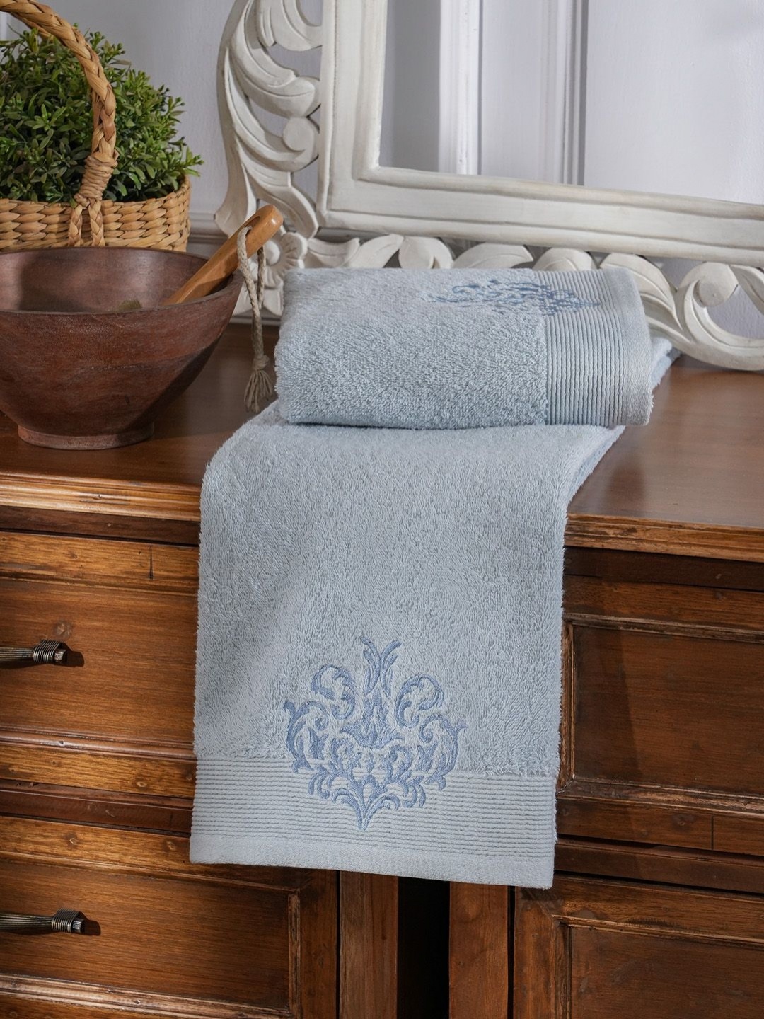 

MASPAR Blue & White Printed Cotton 550 GSM Bath Towel