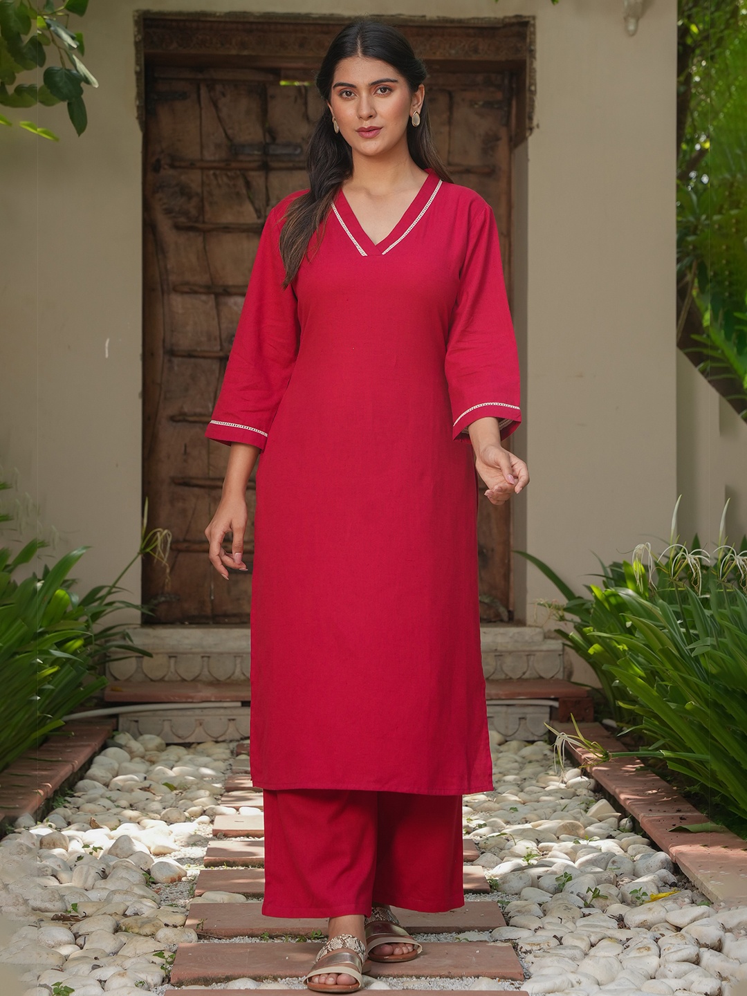 

Aramya V-Neck Cotton Linen Kurta, Red