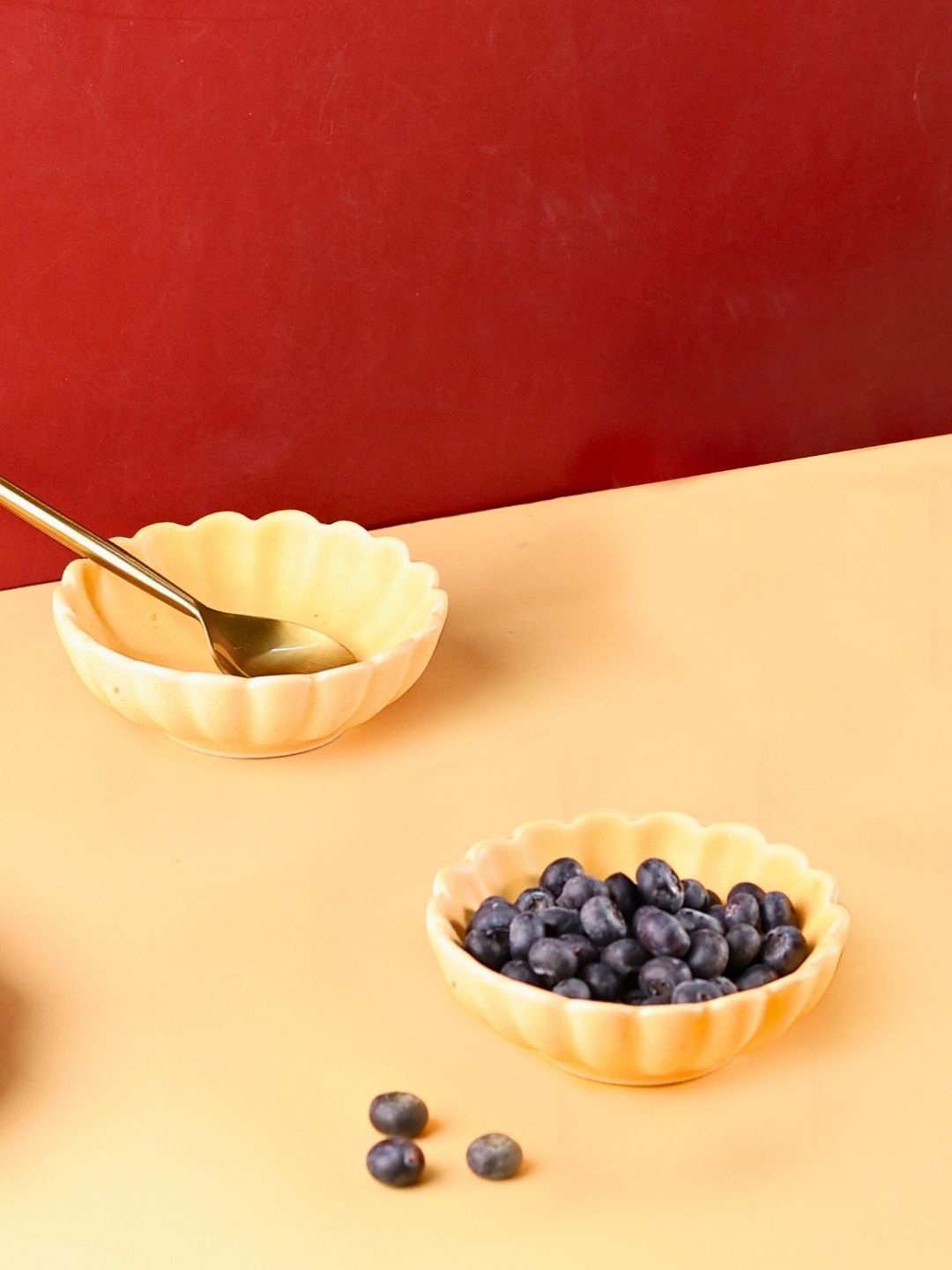 

WEAVING HOMES Yellow 2 Pieces Textured Ceramic Serving Bowls