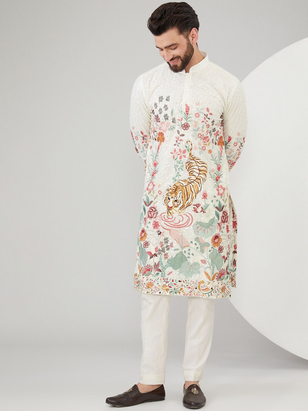 

KASBAH CLOTHING NISHCHAIY SAJDEH Floral Embroidered Georgette Straight Kurta, White