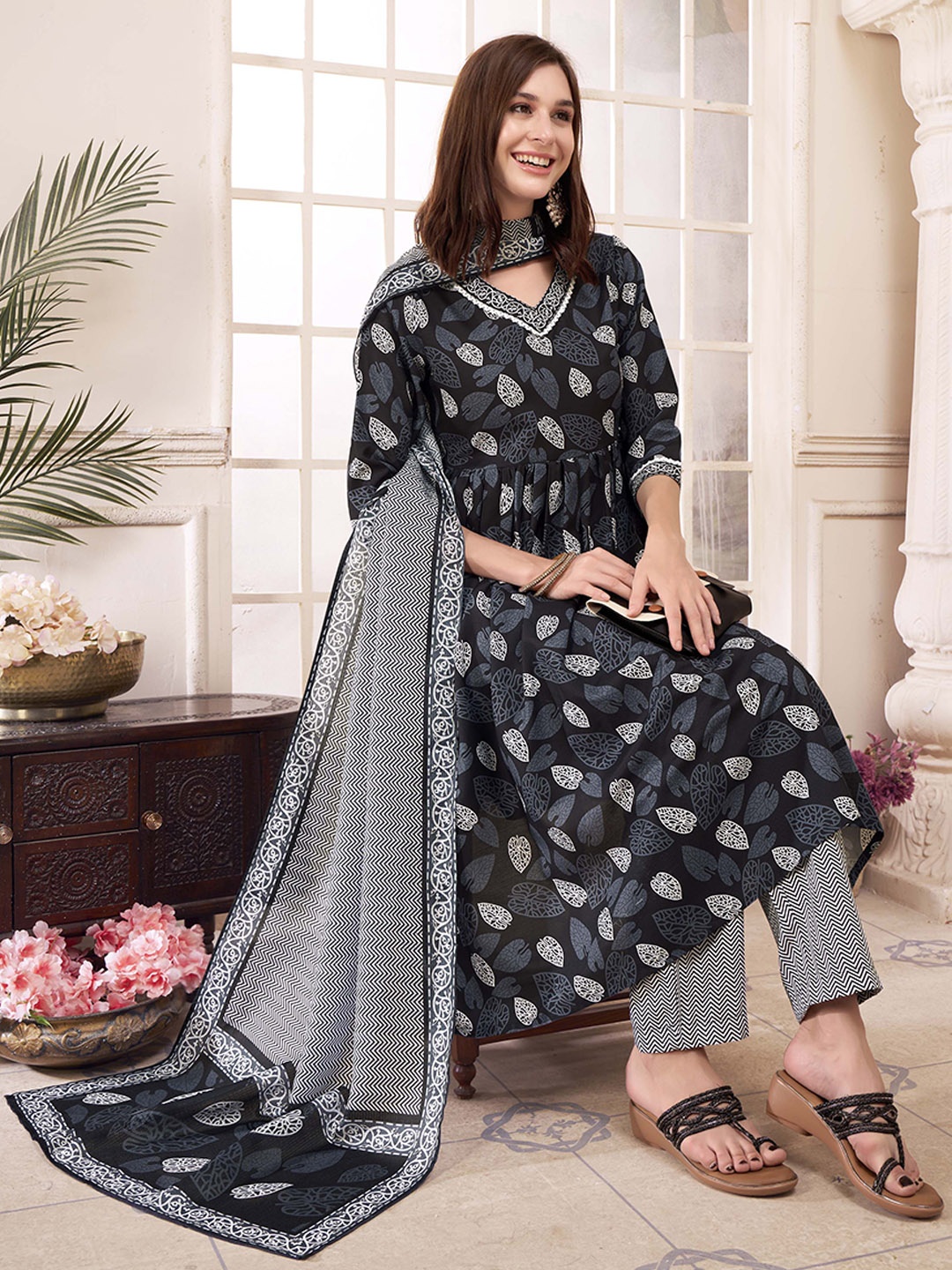 

Anouk Rustic Black & White Tropical Printed V-Neck Anarkali Kurta with Trousers & Dupatta