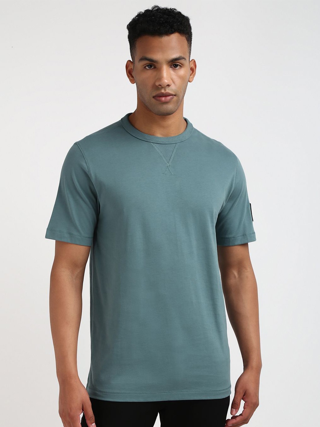 

Calvin Klein Jeans Men Solid Round Neck Applique T-shirt, Teal