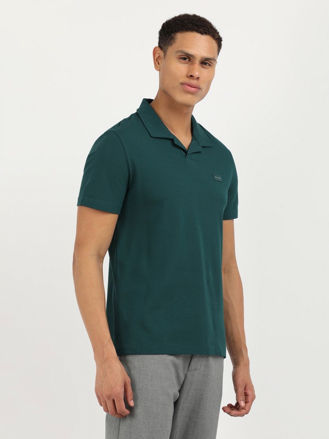 

Calvin Klein Jeans Men Solid Polo Collar Cotton T-Shirt, Green