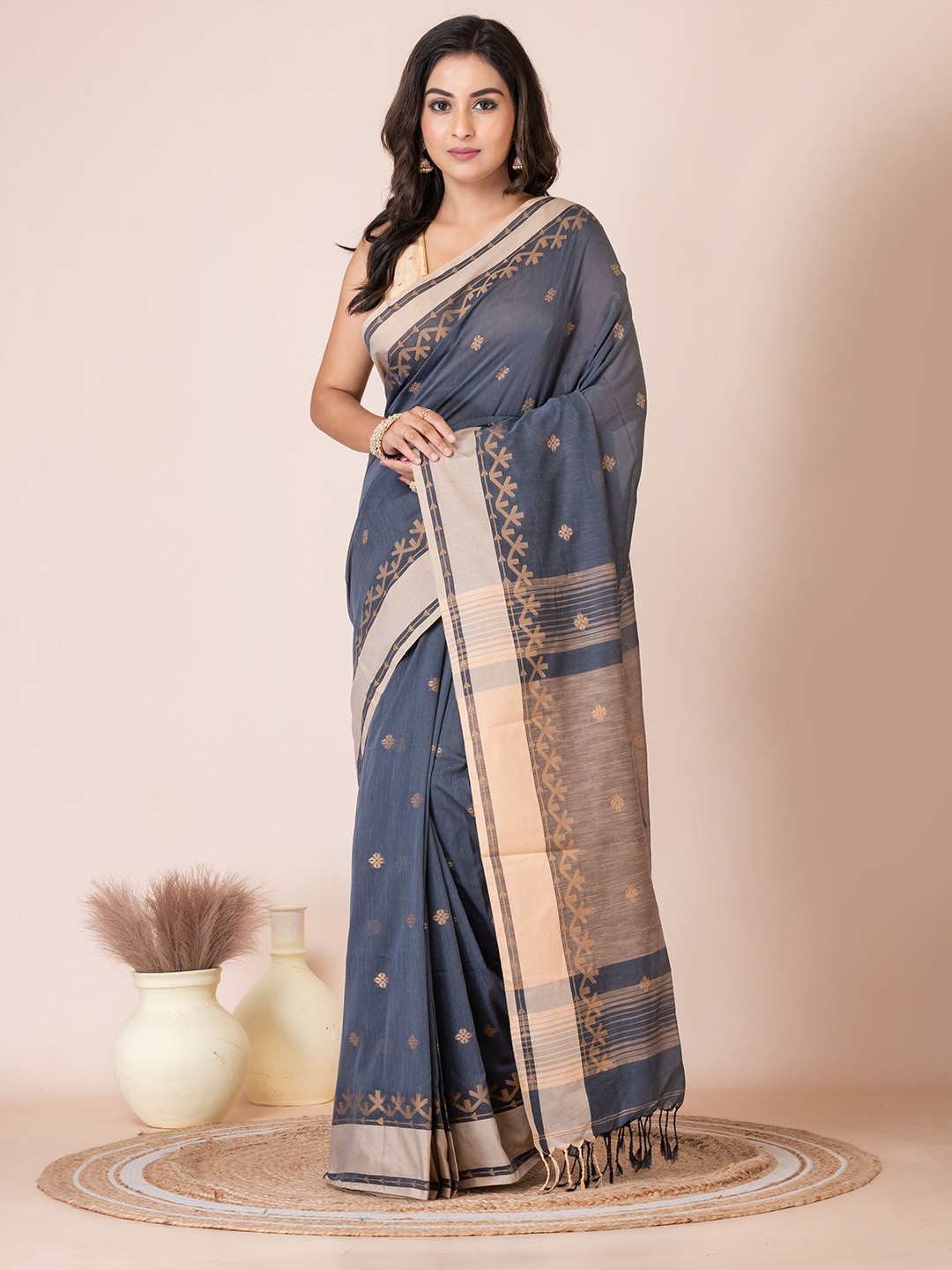 

Laa Calcutta Woven Design Saree, Grey
