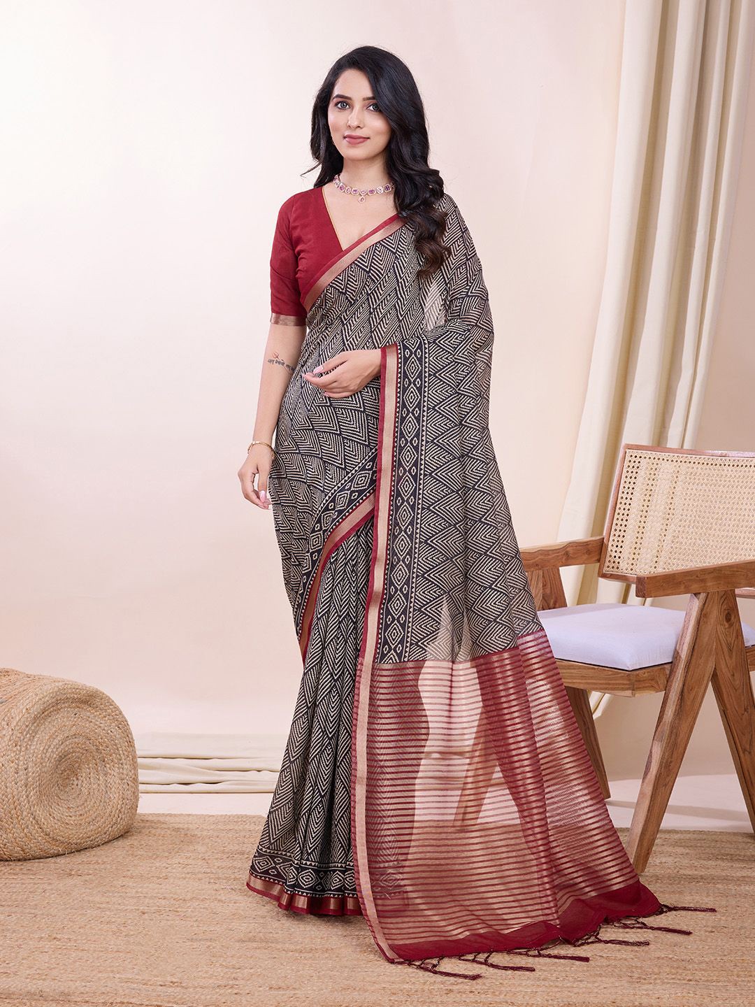

ADITI ATTIRES Ethnic Motifs Zari Banarasi Saree, Black