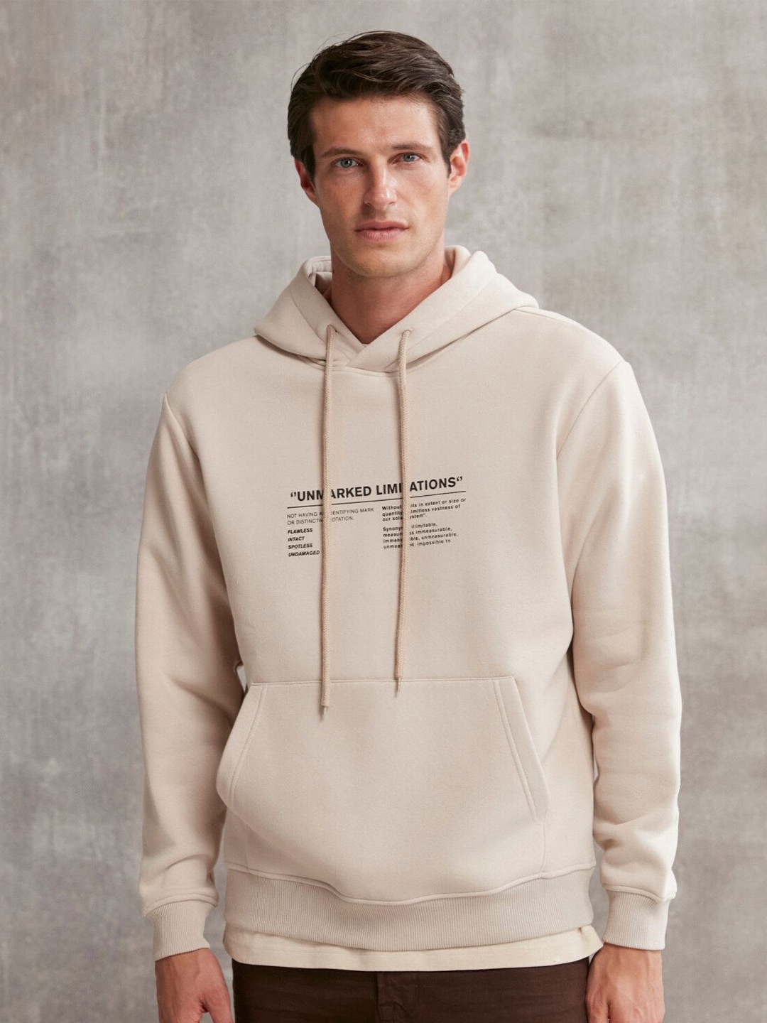 

GRIMELANGE Men Typography Printed Hooded Sweatshirt, Cream