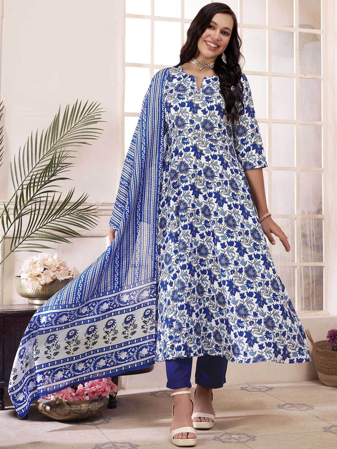 

Anouk Rustic Floral Printed Round Neck Regular Viscose Rayon Kurta with Trousers With Dupatta, Blue