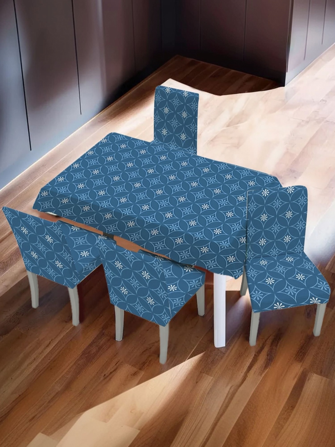 

UMAI Blue & White 5 Pieces Geometric Printed 4 Seater Chair Covers & Table Cover