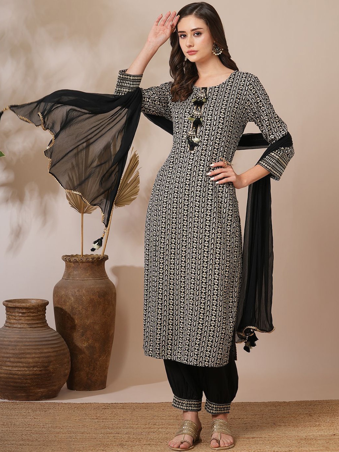 

FASHOR Ethnic Motifs Printed Round Neck Straight Kurta With Trousers & Dupatta, Black