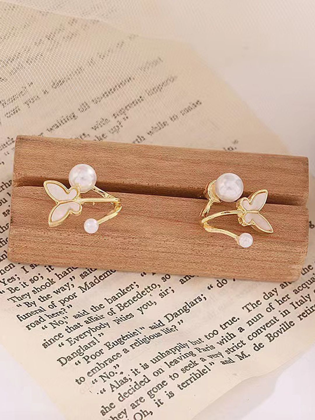 

KRENOZ Pearls Classic Butterfly Studs, Gold