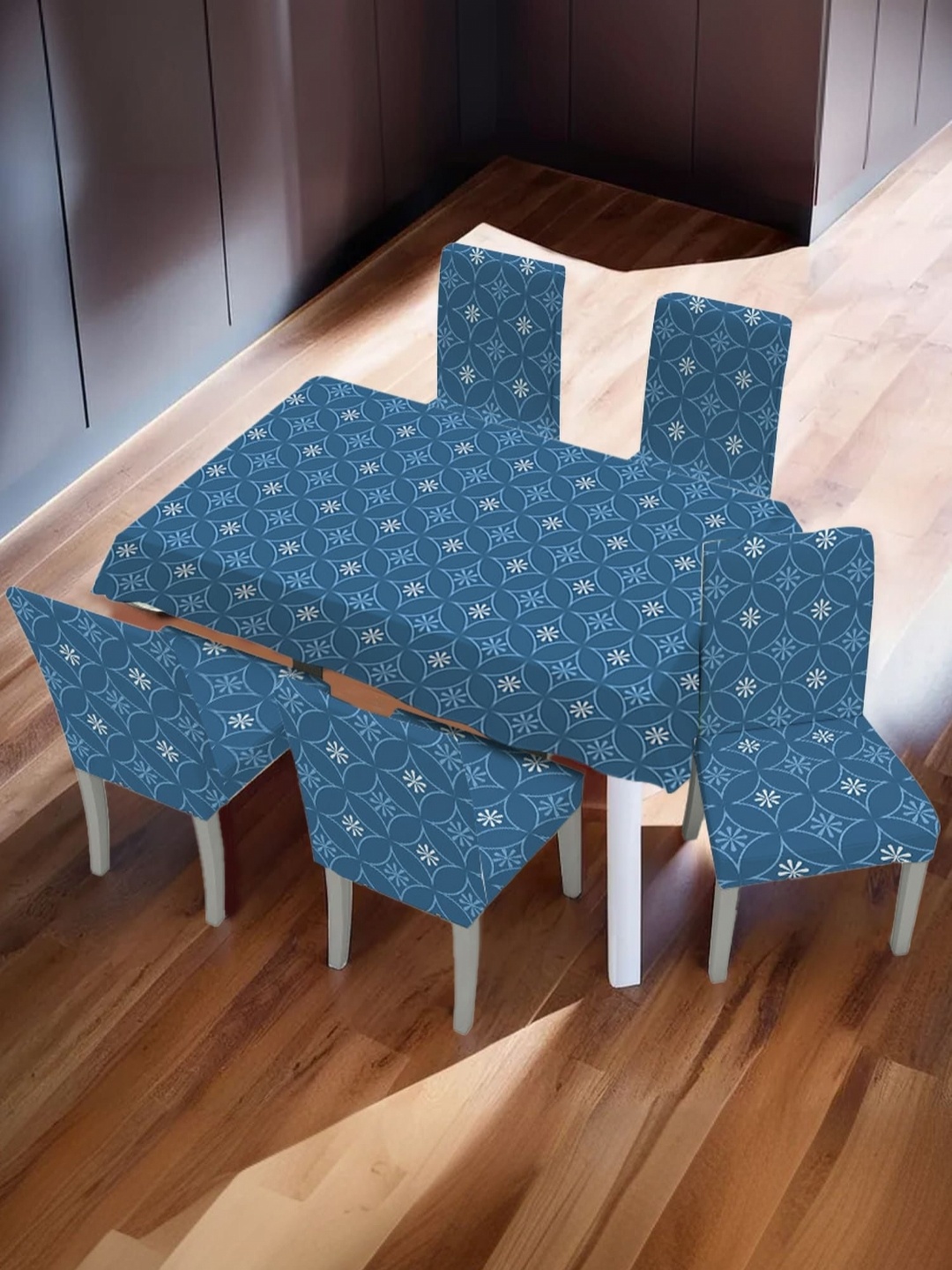 

UMAI Blue & White 7 Pieces Geometric Printed 6-Seater Chair Covers & Table Covers