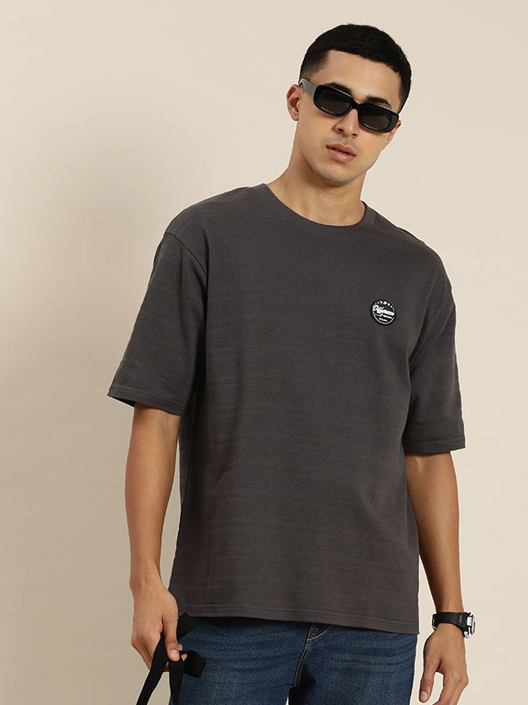 

Difference of Opinion Men Solid Round Neck Cotton T-Shirt, Grey