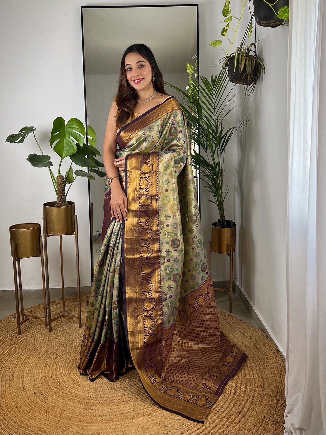 

HEER FASHION Zari Silk Blend Dharmavaram Saree, Green