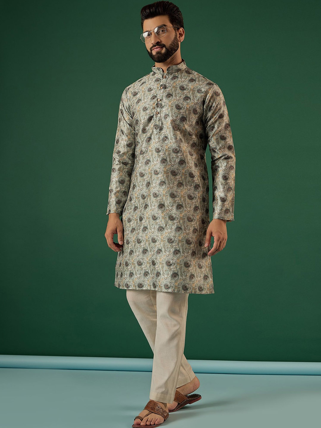 

Anouk Grey Geometric Printed & Embroidered Sequinned Mandarin Collar Straight Kurta