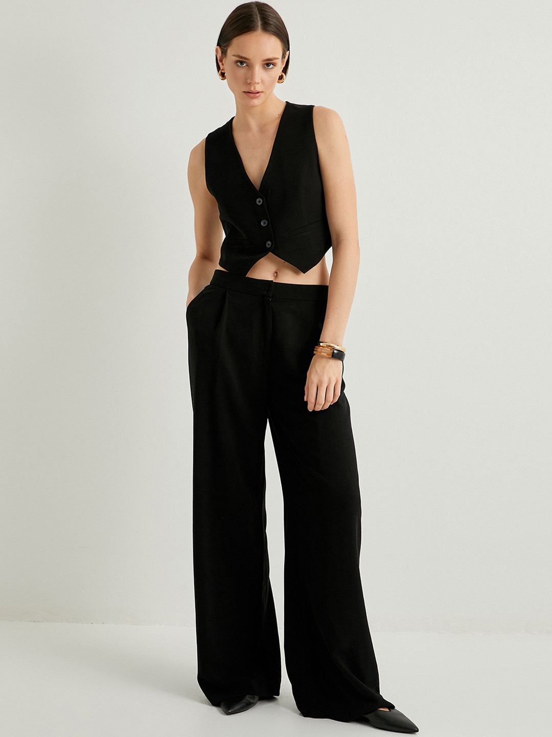 

Koton Slim-Fit Sleeveless Waistcoat, Black