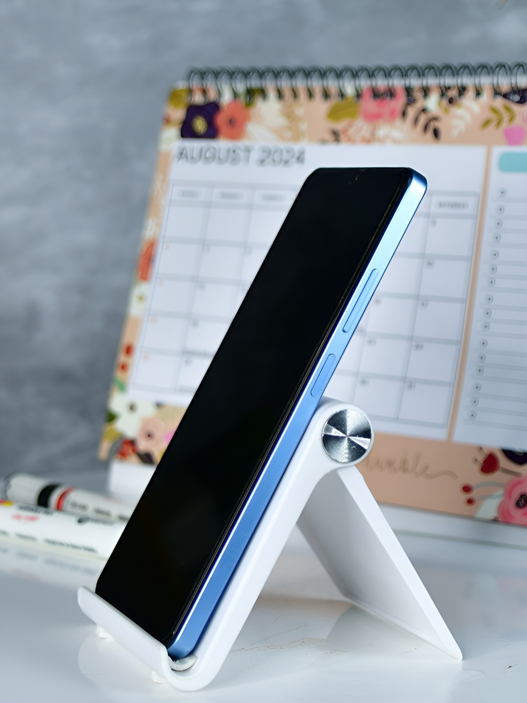 

SOWPEACE White Adjustable Tablet Stand with White Hinges