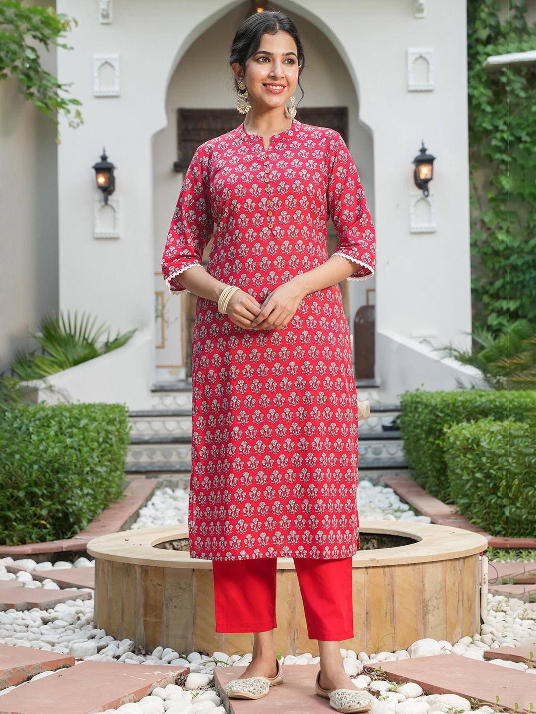 

Aramya Floral Printed Mandarin Collar Pure Cotton Straight Kurta With Trousers, Red