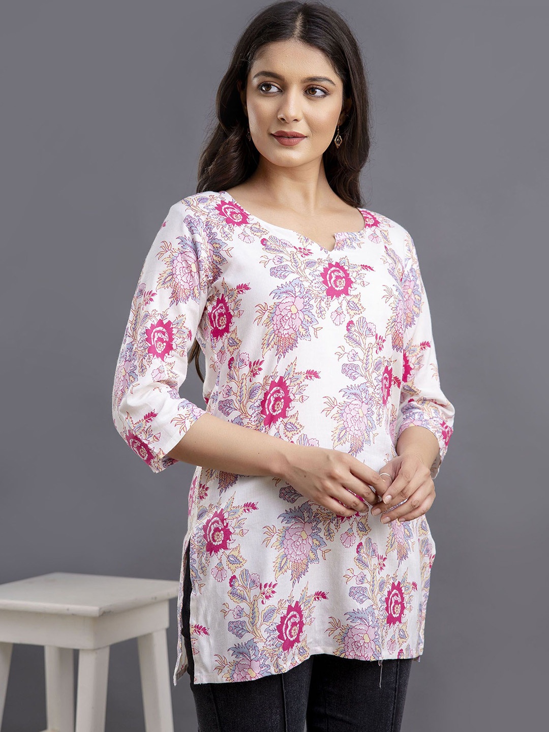 

JAYLEEN Floral Printed Straight Kurti, Pink