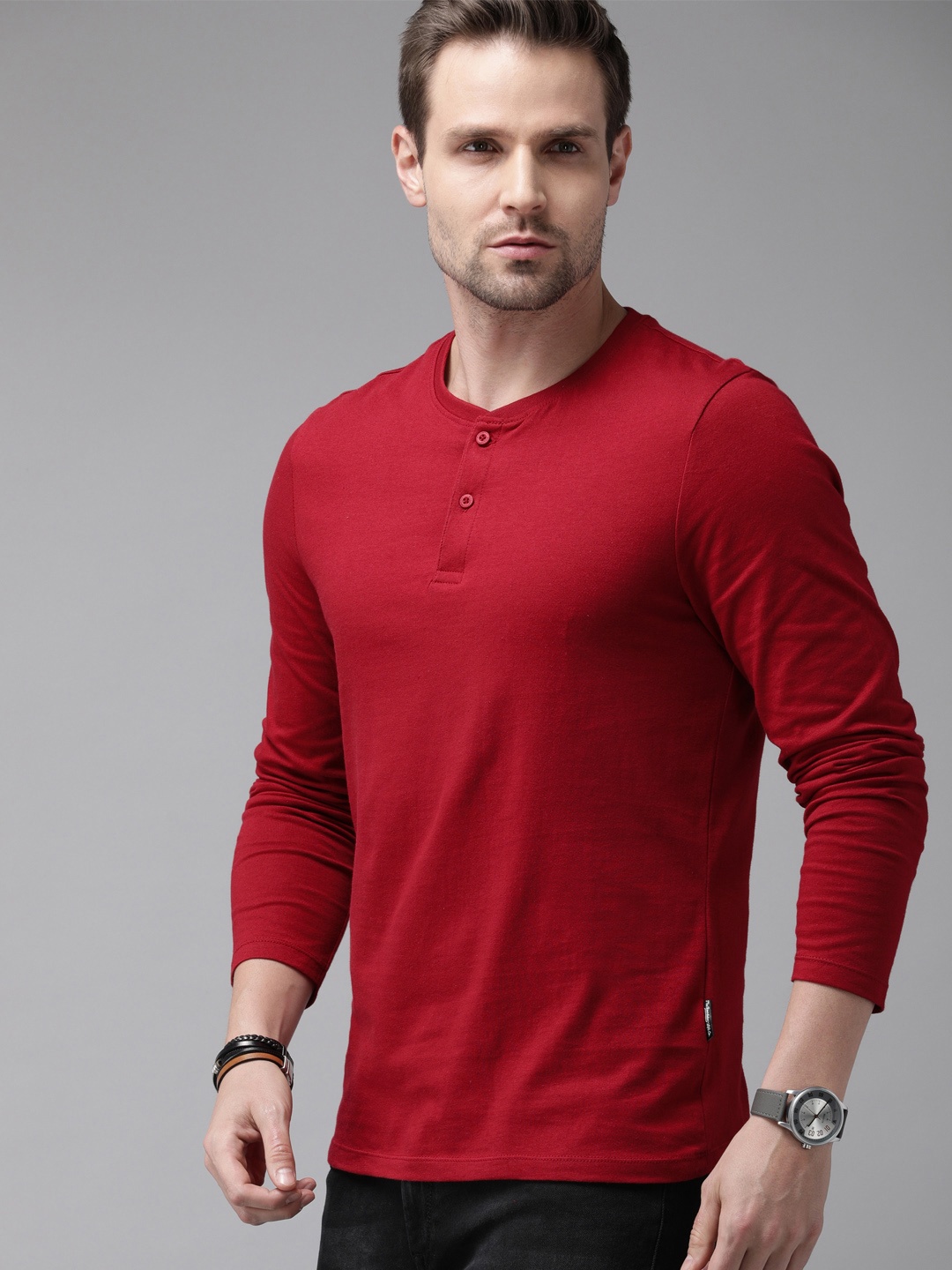 

Roadster Men Red Solid Henley Neck Pure Cotton T-shirt