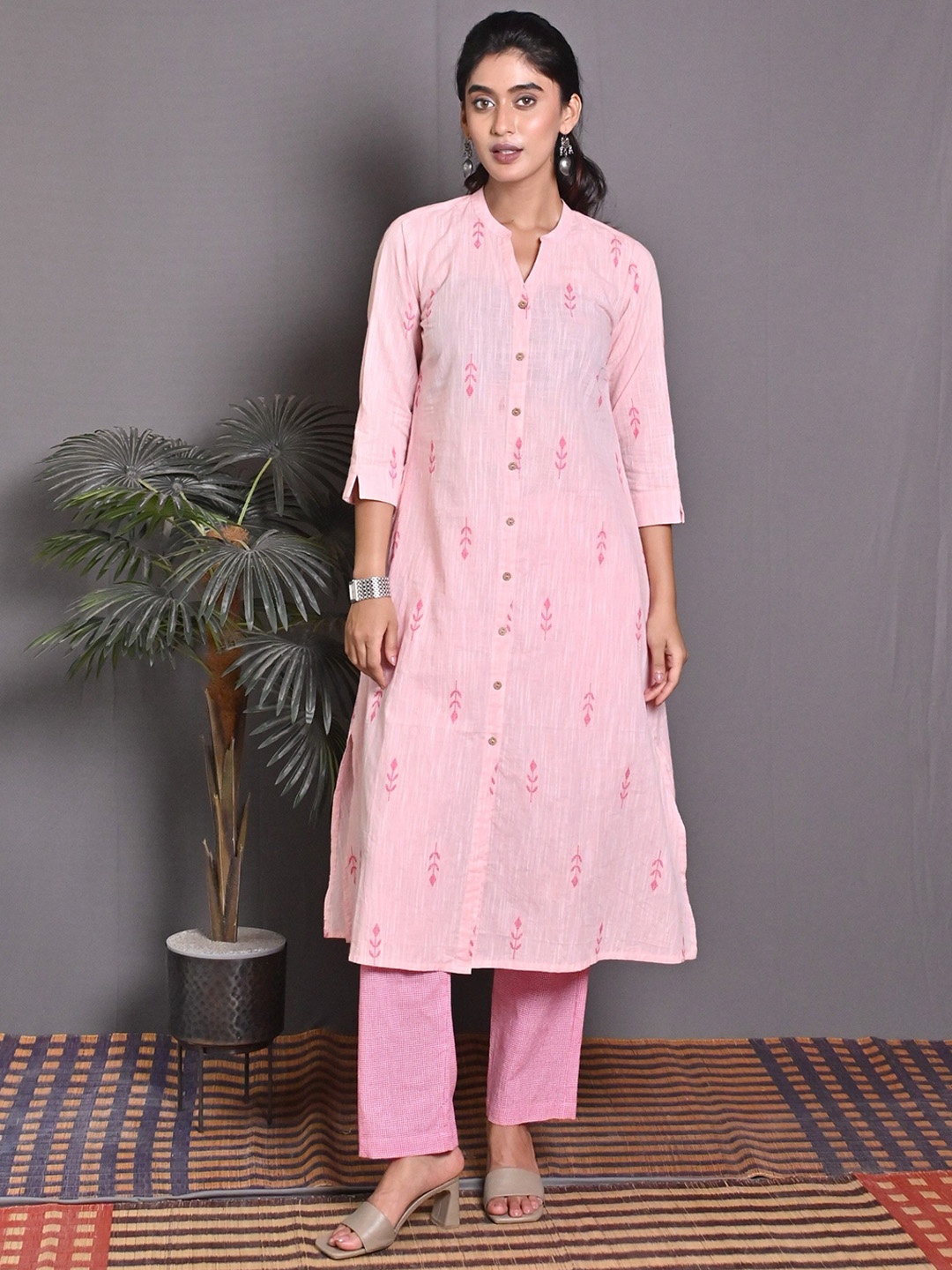 

Earthwear Floral Woven Design Mandarin Collar Pure Cotton A-line Kurta, Pink