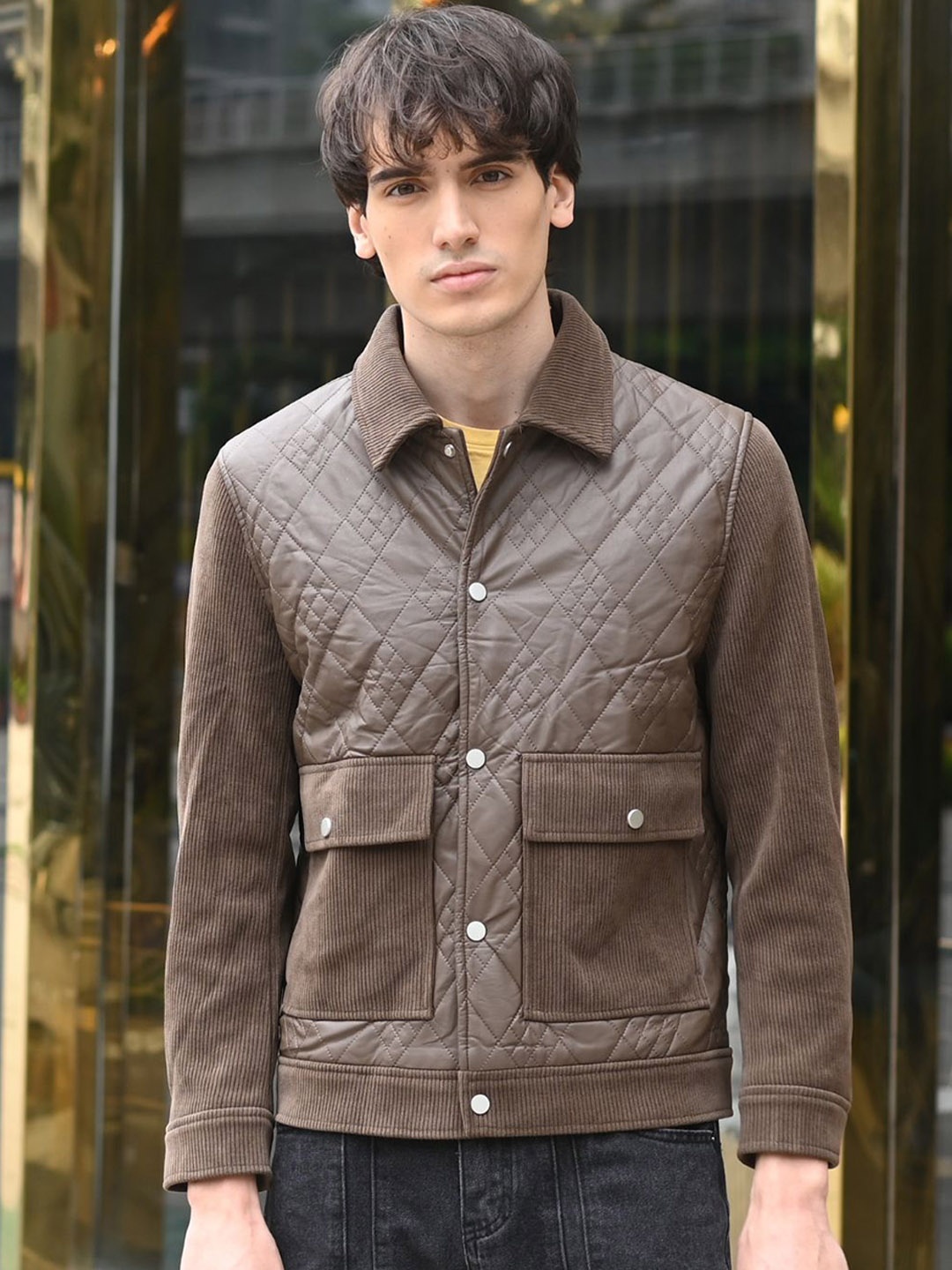 

ODETTE Men Solid Spread Collar Quilted Jacket, Brown
