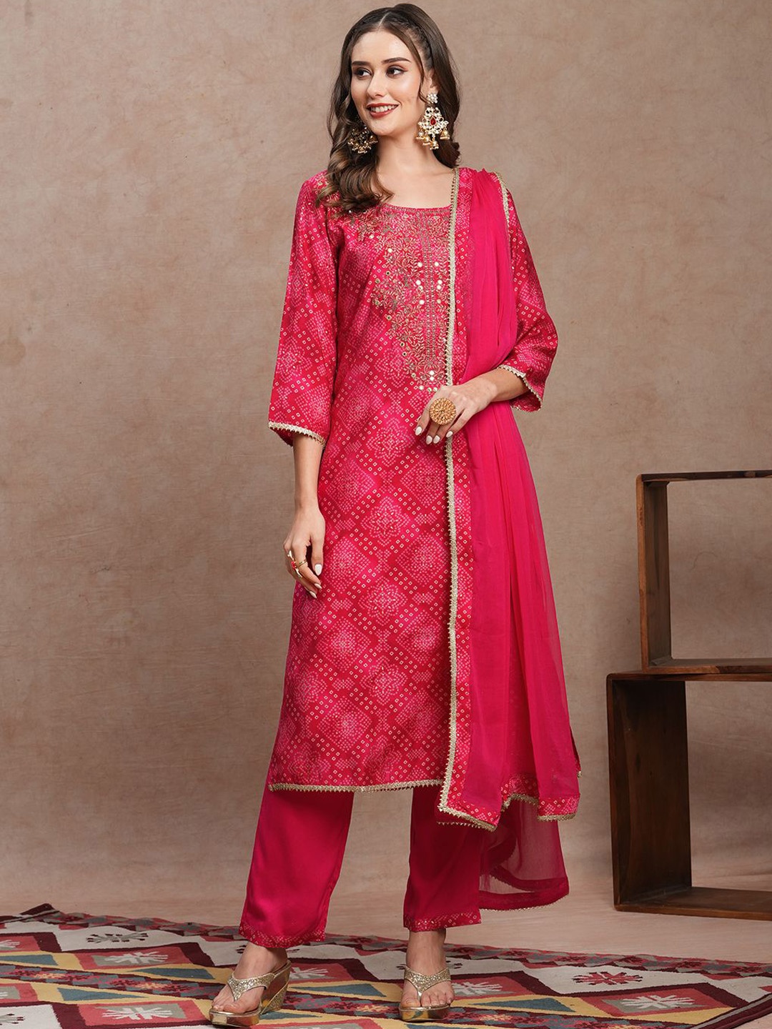 

FASHOR Bandhani Printed Regular Beads and Stones Kurta with Trousers & Dupatta, Pink