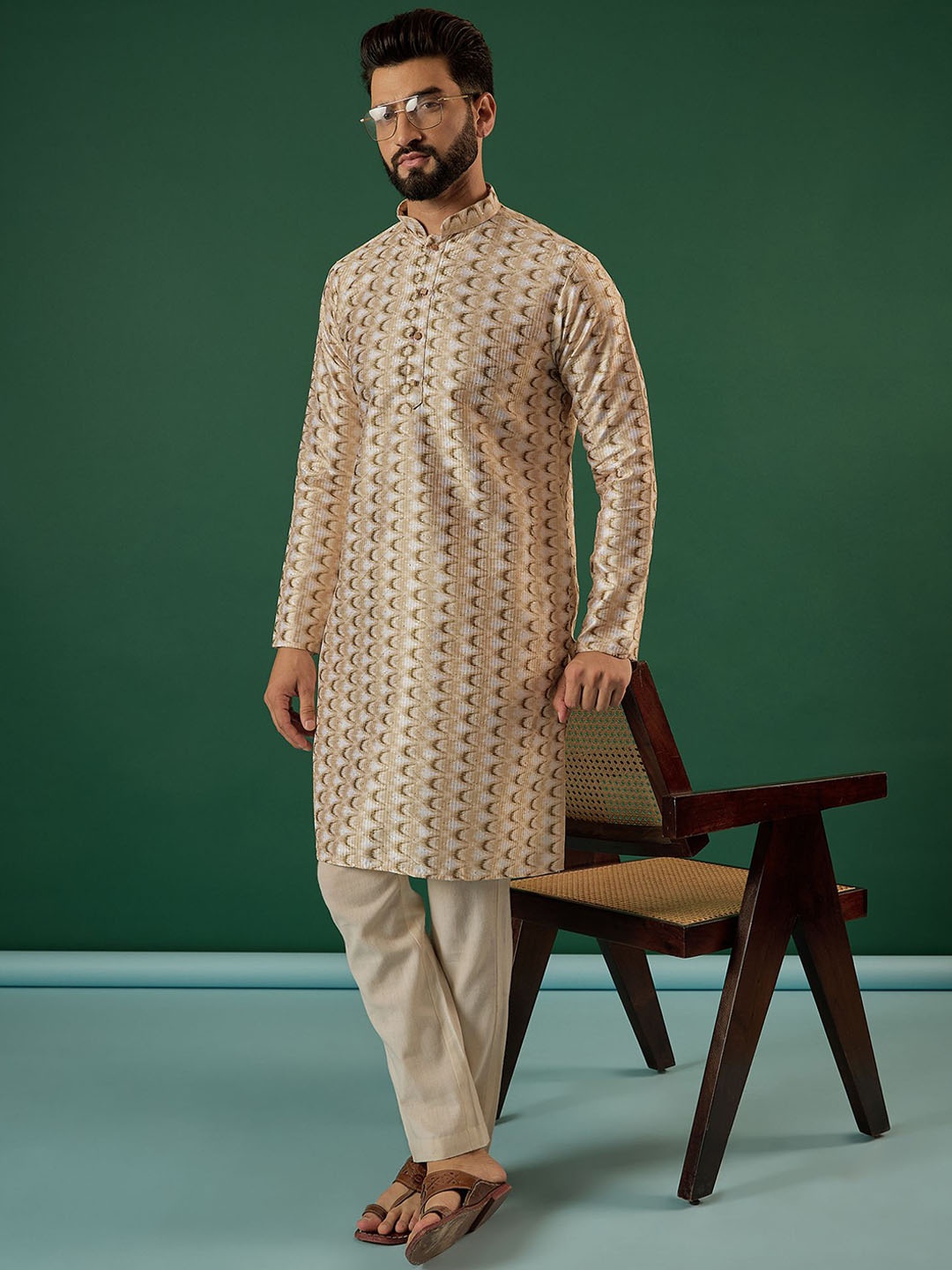 

Anouk Cream-Coloured Geometric Printed & Embroidered Sequinned Straight Kurta