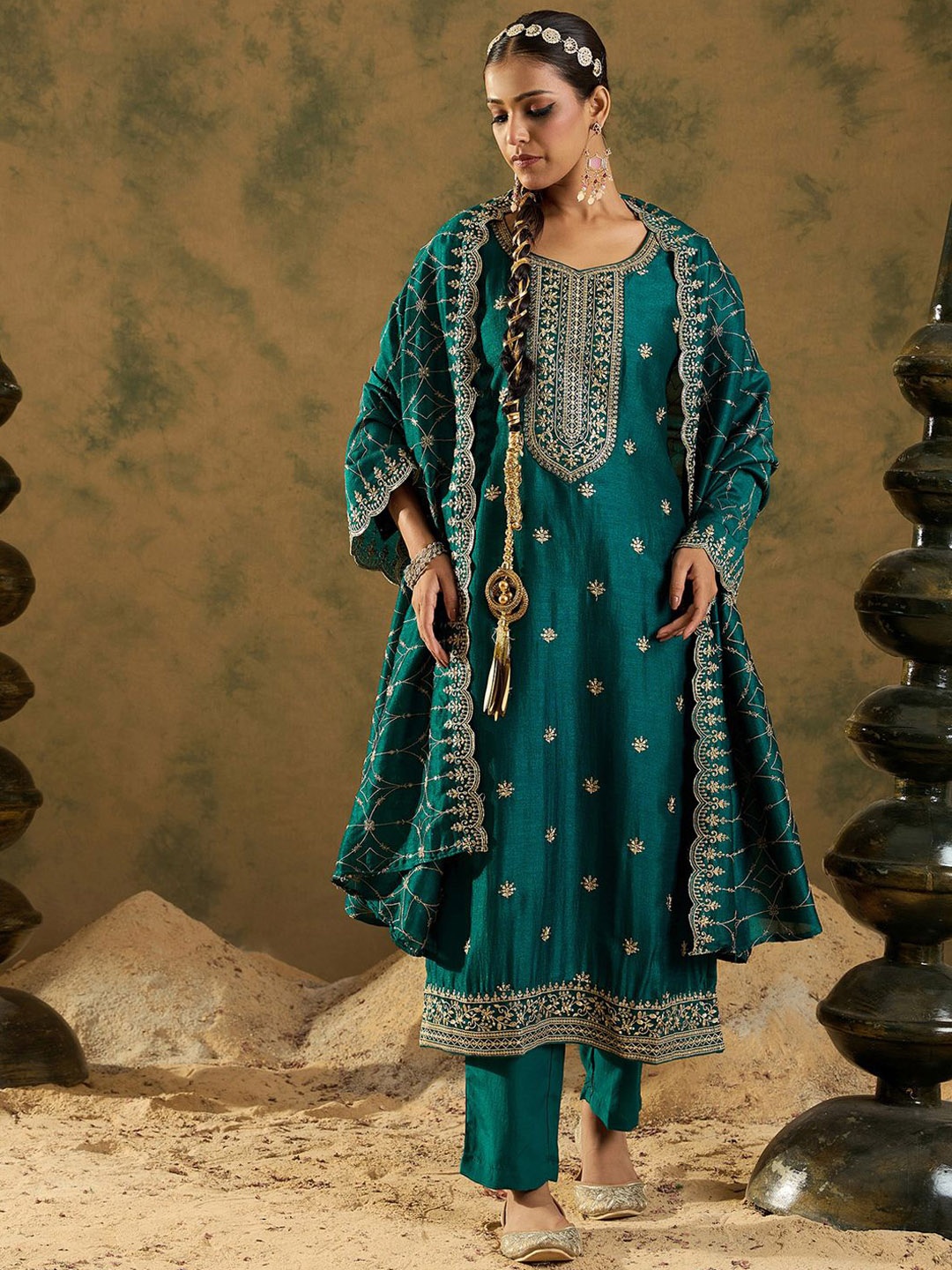 

Indo Era Floral Embroidered Thread Work Kurta with Trousers & Dupatta, Sea green