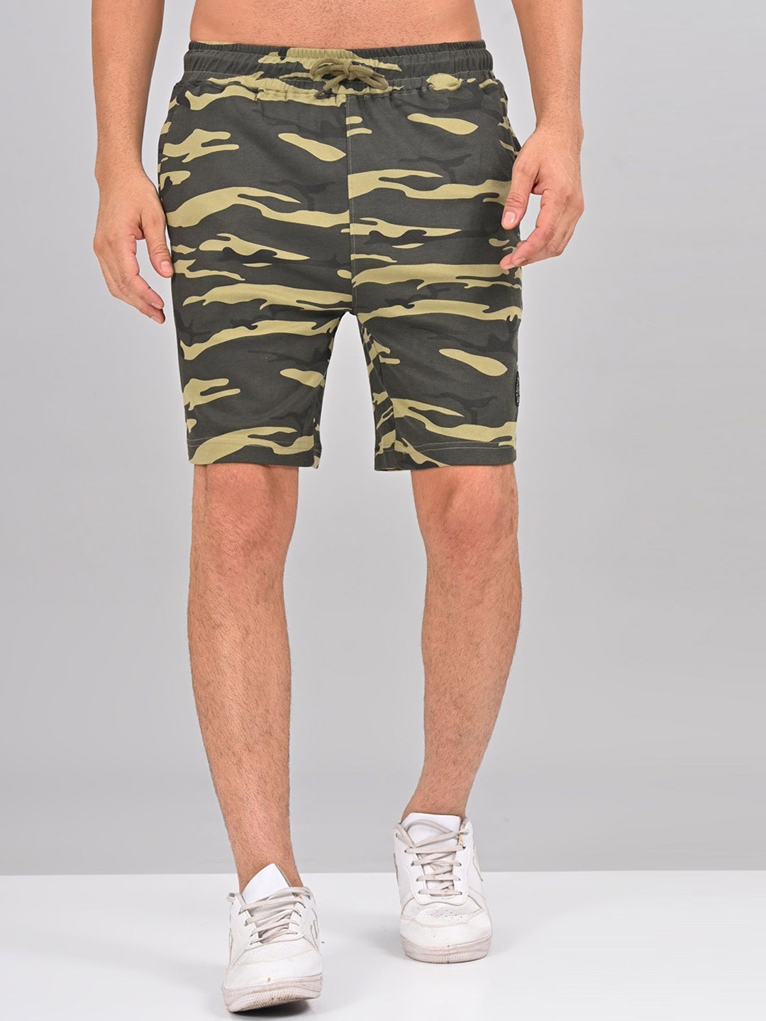 

Masculino Latino Men Camouflage Printed Shorts, Green