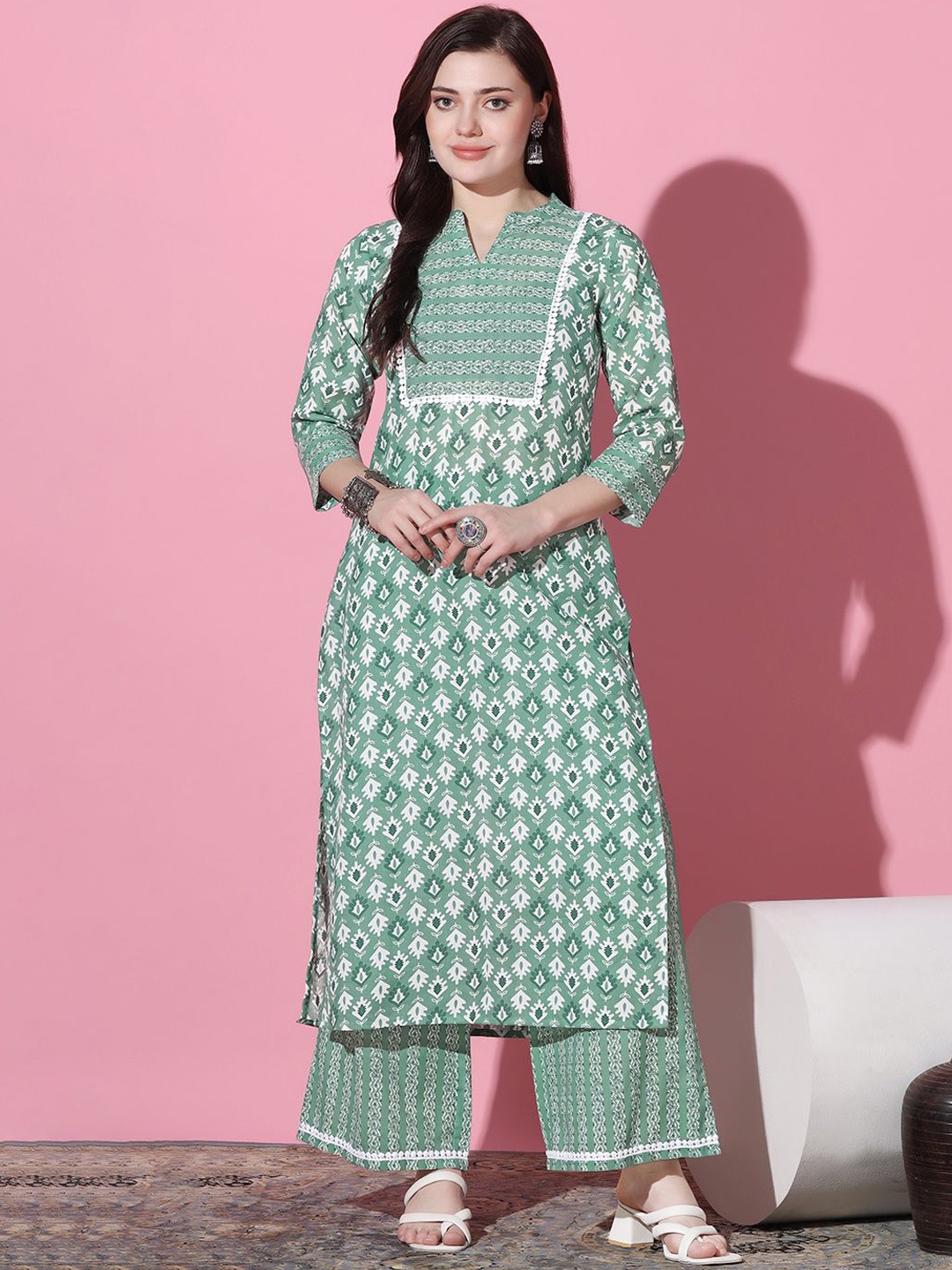

BAESD Floral Printed Mandarin Collar Cotton Straight Kurta With Palazzo, Green