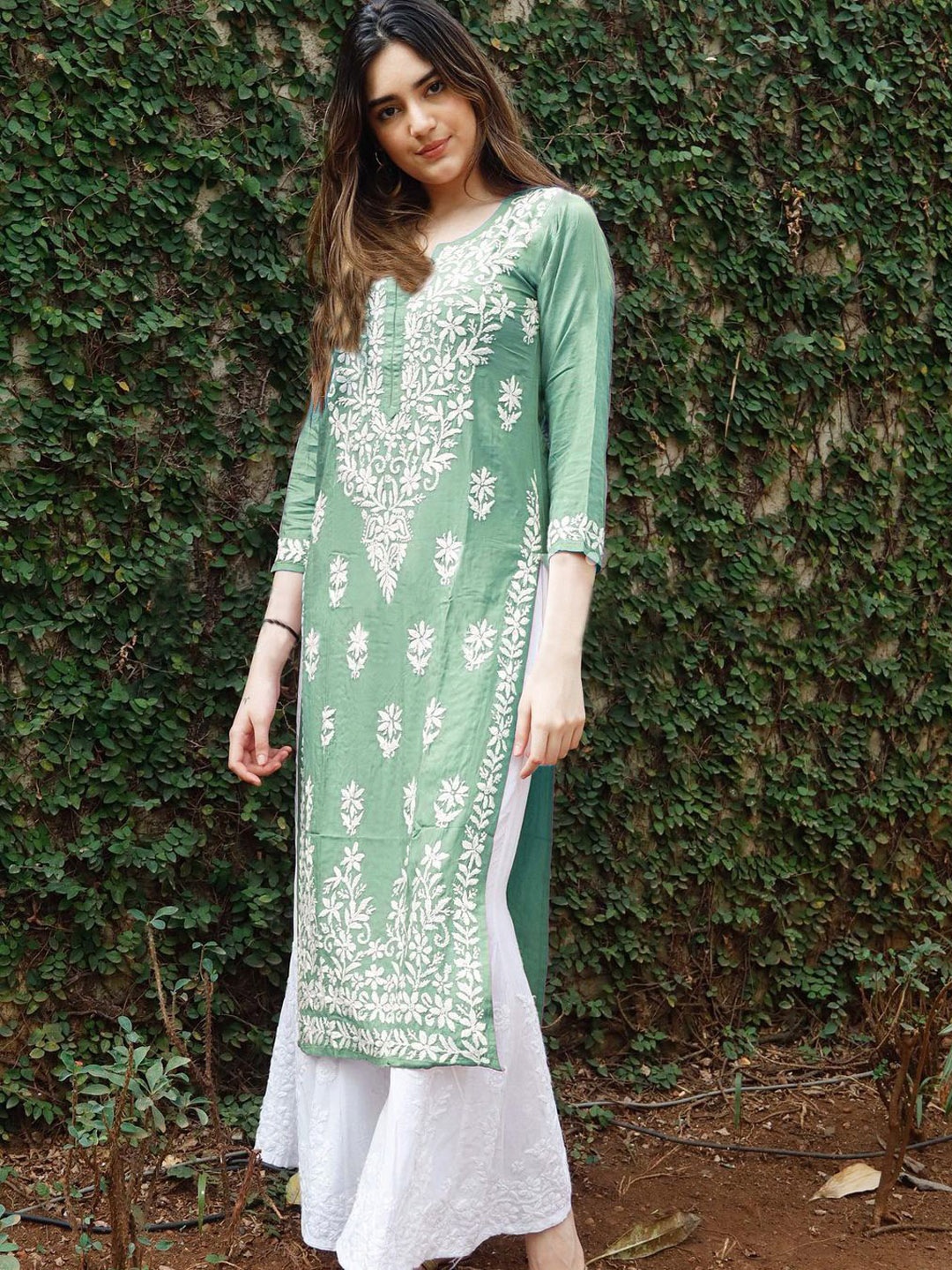 

GoSriKi Floral Embroidered Straight Kurta, Green