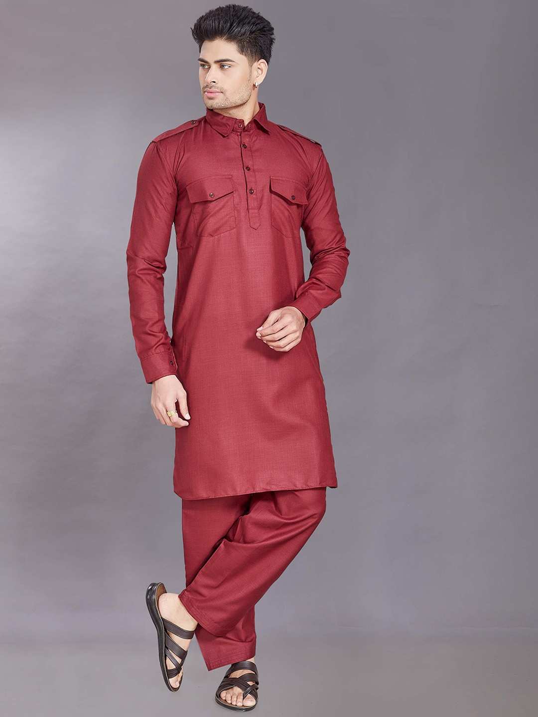 

DIVISIVE Shirt Collar Pathani Kurta With Trousers, Maroon