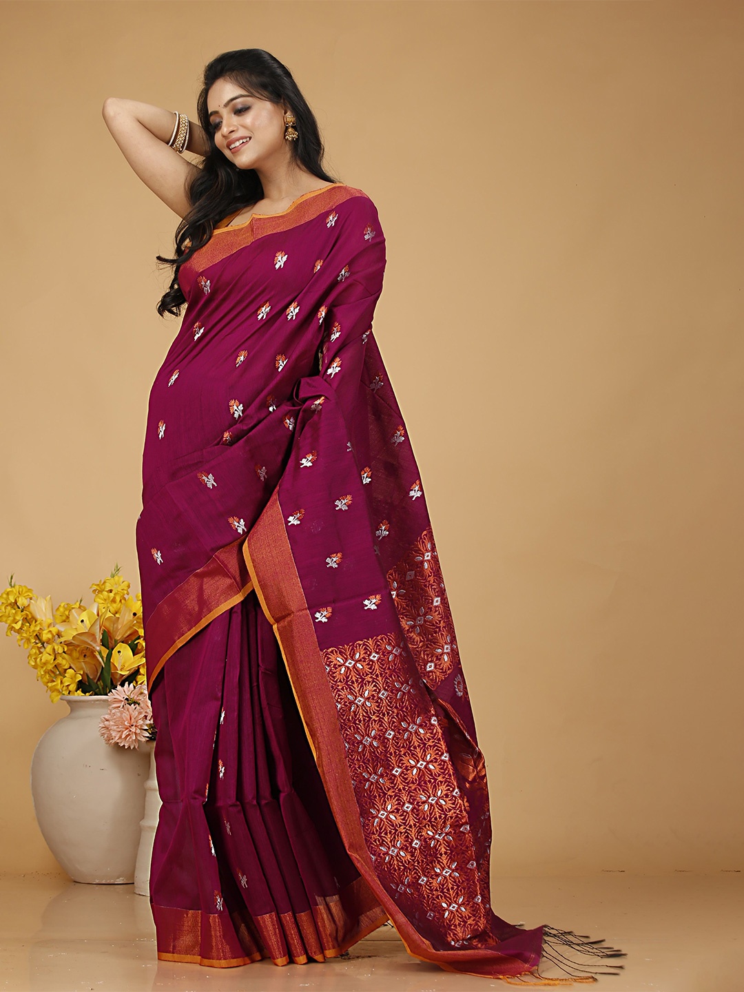 

SLAGHA Embellished Zari Silk Cotton Taant Saree, Magenta