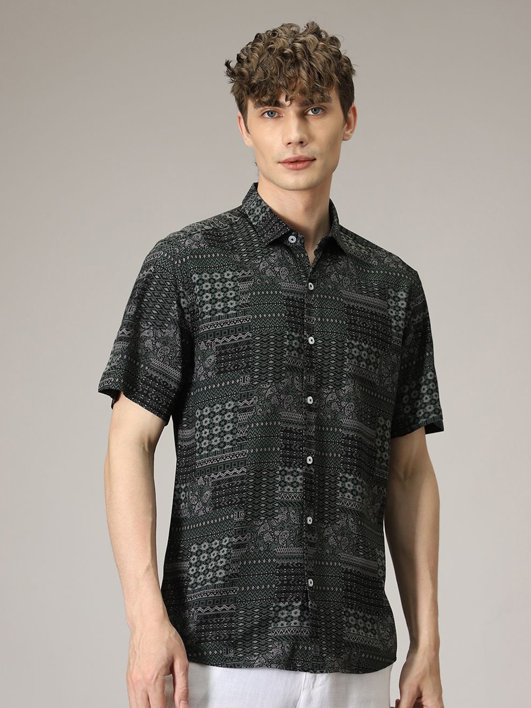 

Banana Club Men Classic Opaque Printed Casual Shirt, Green