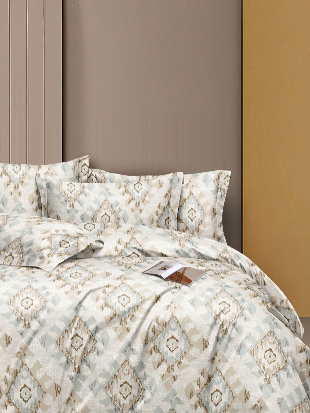 

Ariana Beige & Grey Geometric Microfiber 144 TC Queen Bedsheet with 2 Pillow Covers