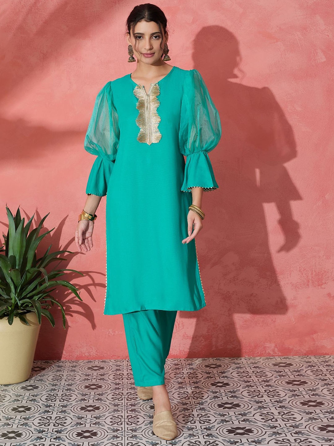 

InWeave Notch Neck Puffed Sleeves Straight Kurta with Trousers, Turquoise blue