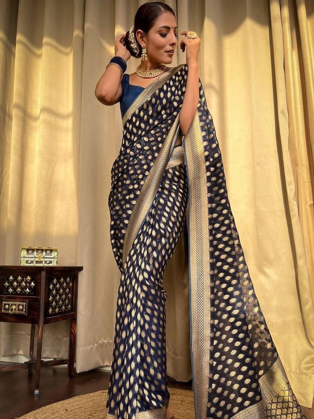 

Sanwariya Silk Woven Design Zari Art Silk Banarasi Saree, Navy blue