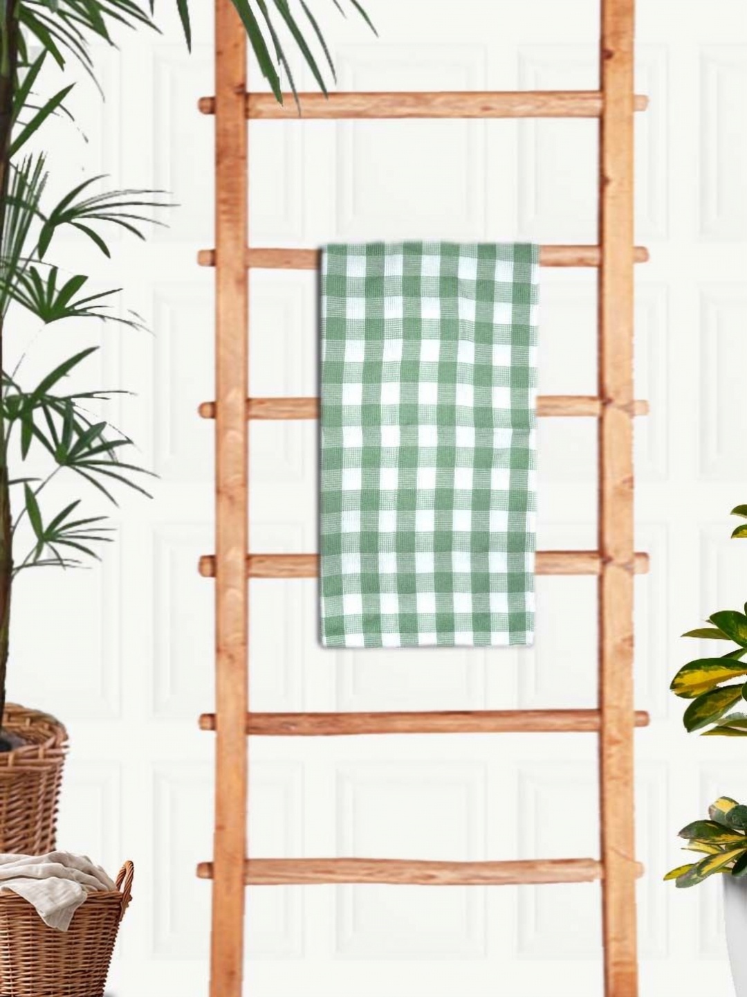 

Aura Premium Green & White Checked Cotton 210 GSM Bath Towel