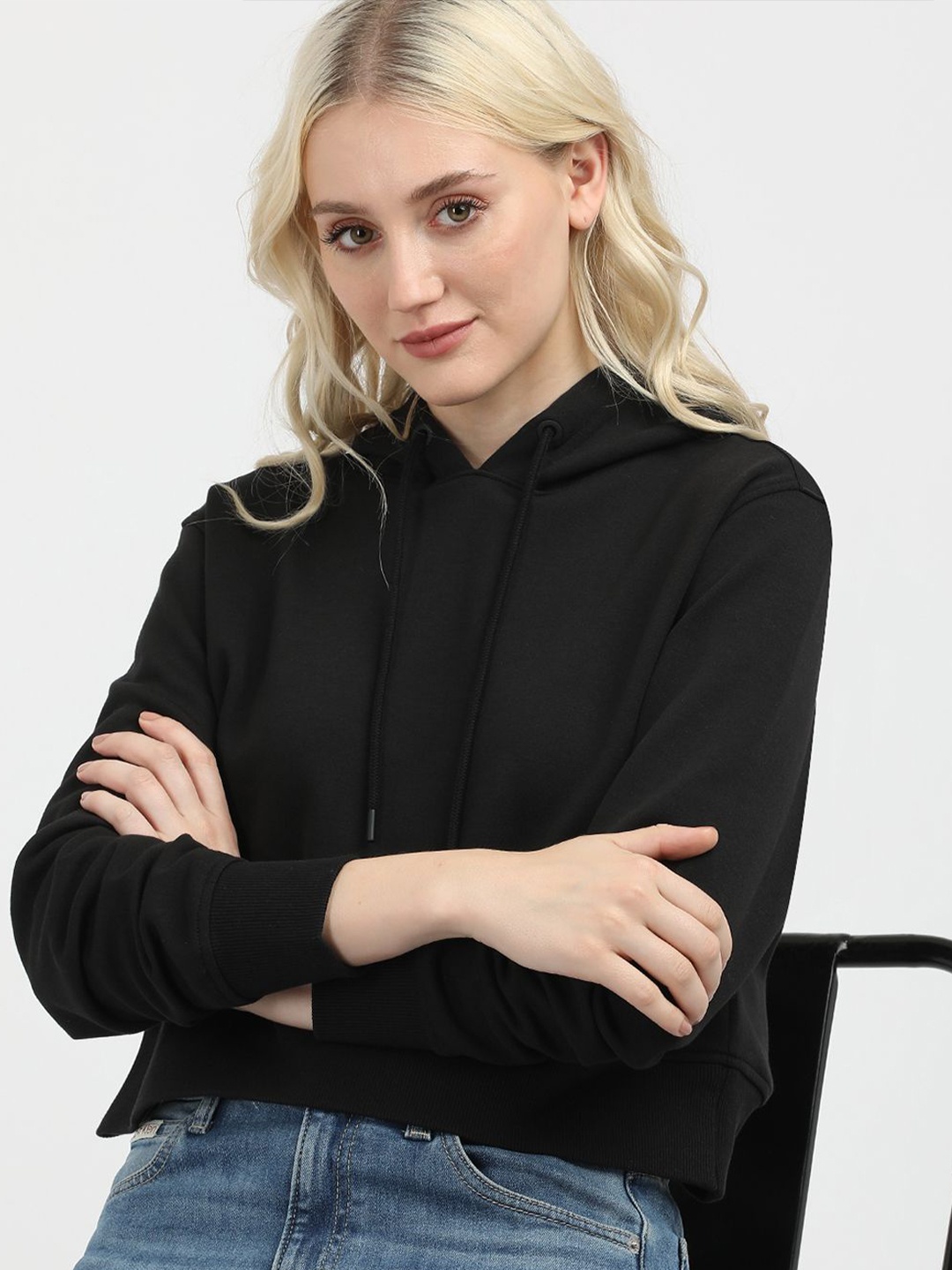 

Calvin Klein Jeans Women Solid Hooded Crop Sweatshirt, Black