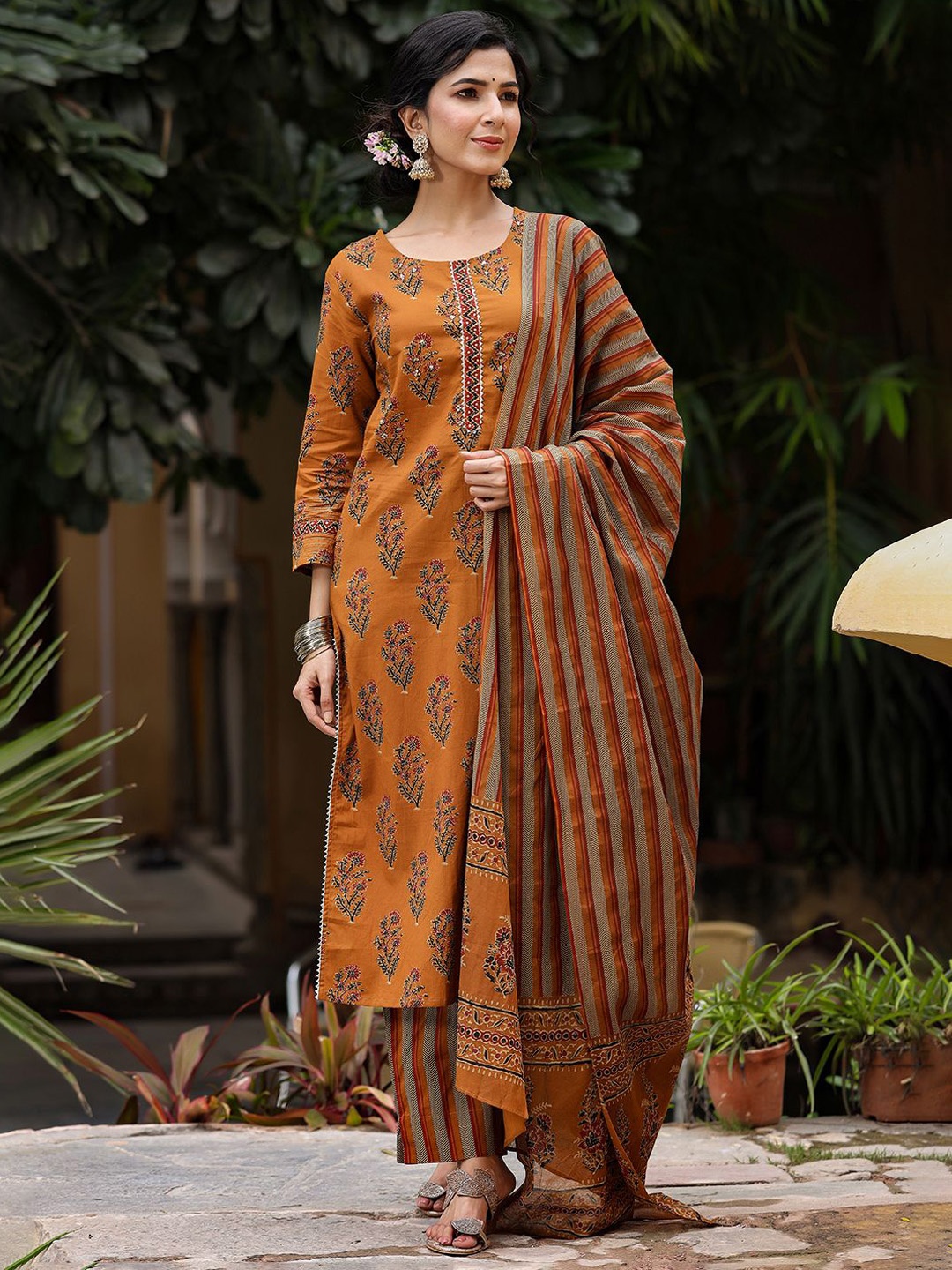 

Anouk Floral Printed Regular Gotta Patti Straight Kurta with Trousers & Dupatta, Rust