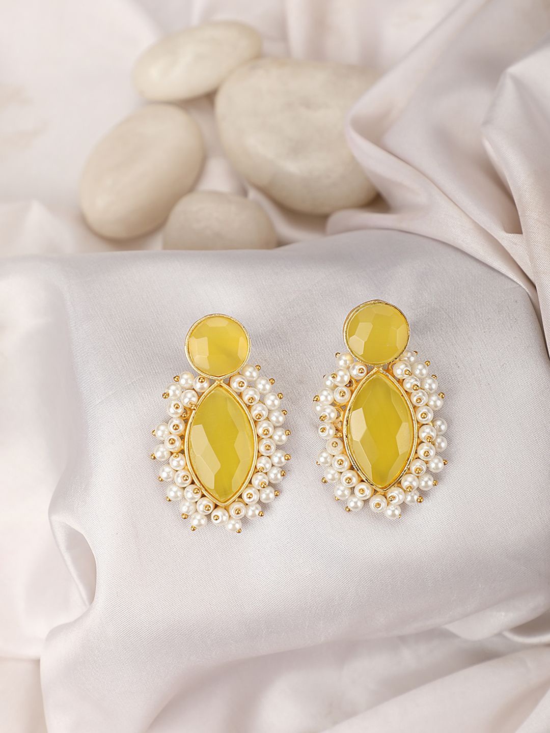 

MODE MANIA Gold-Plated Contemporary Studs, Yellow