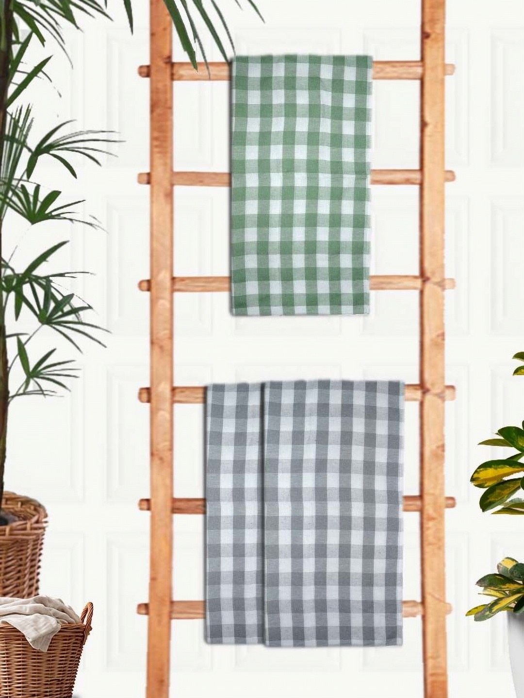 

Aura Green & White 3 Pieces Printed Cotton 210 GSM Bath Towels