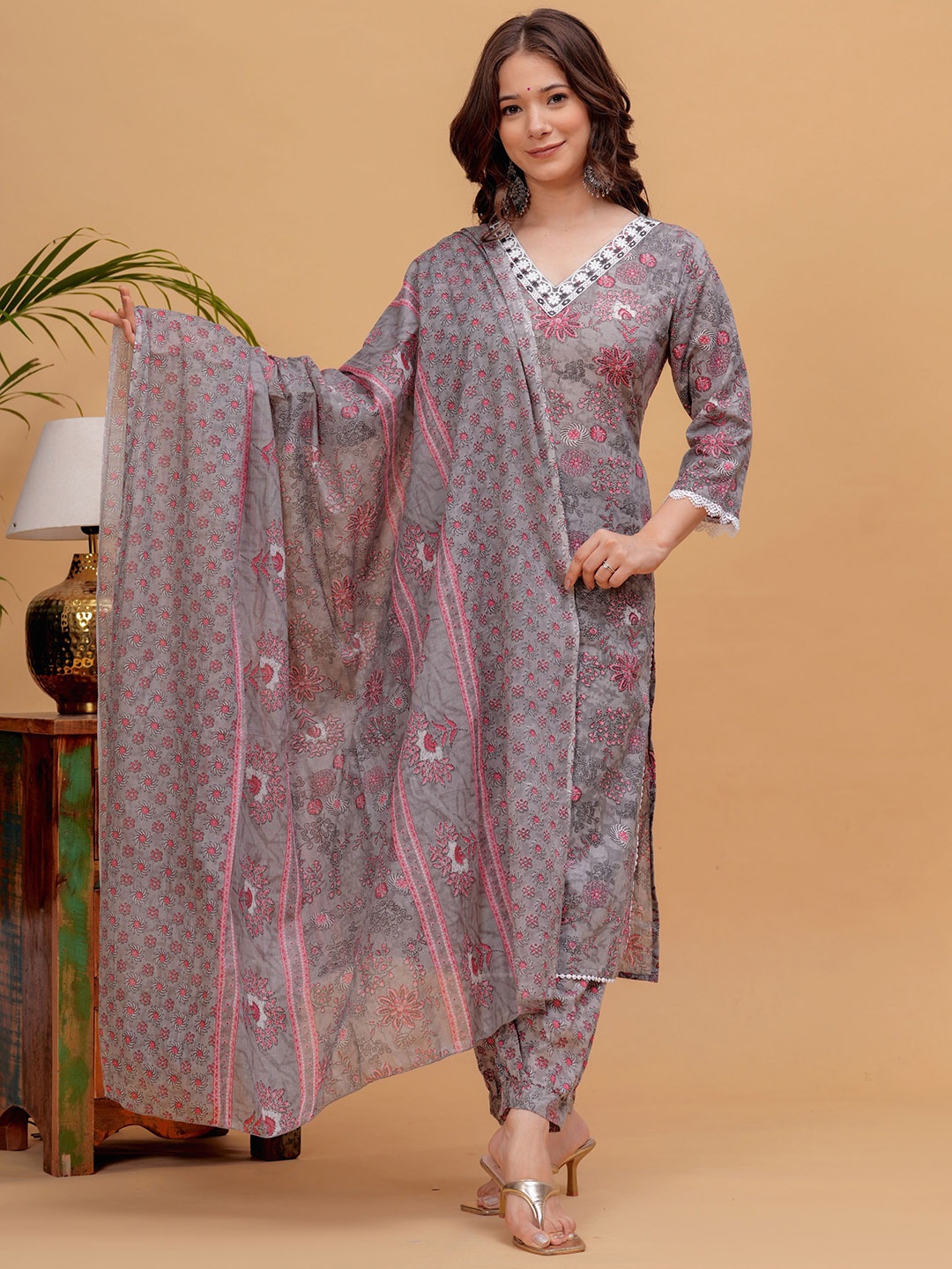 

DORIYA Floral Embroidered Thread Work Straight Kurta With Salwar & Dupatta, Grey