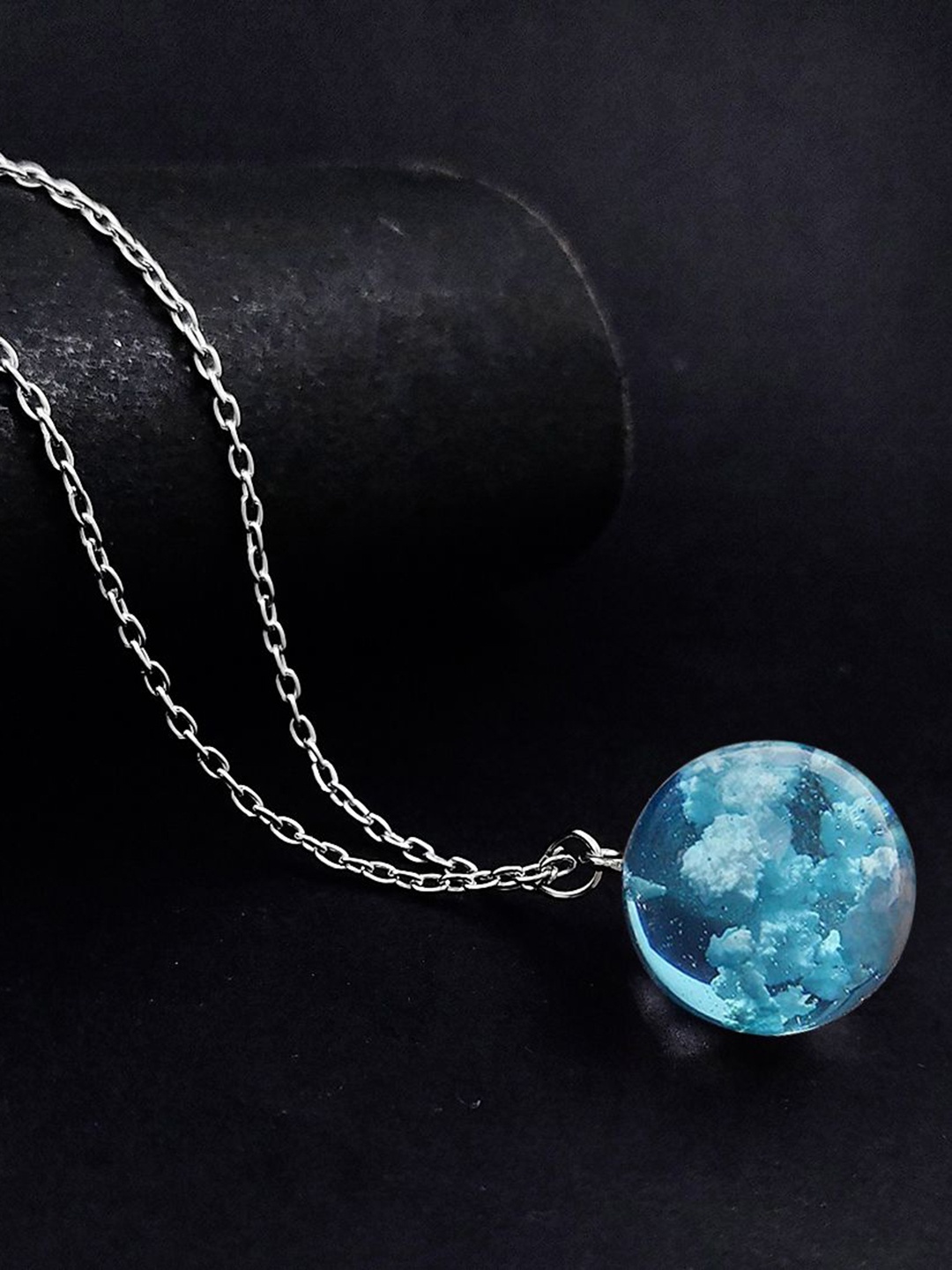 

Saizen Stainless Steel Silver Plated Cloud Resin Ball Pendant With Chain