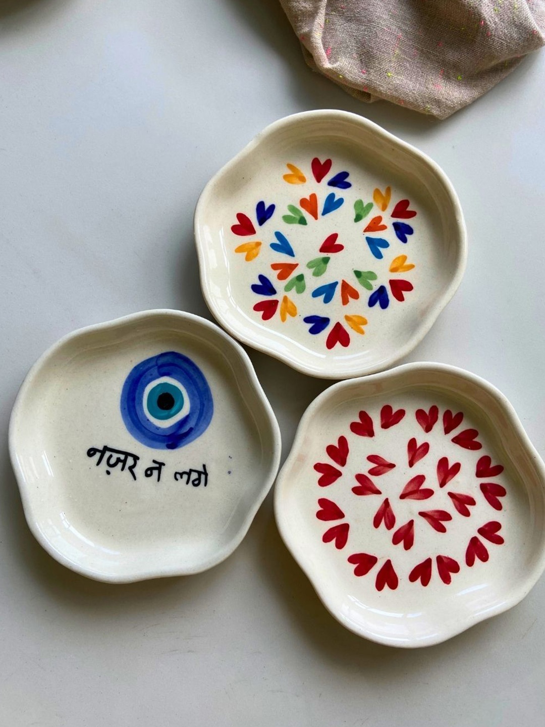 

WEAVING HOMES Red & White 3 Pieces Printed Ceramic Plates